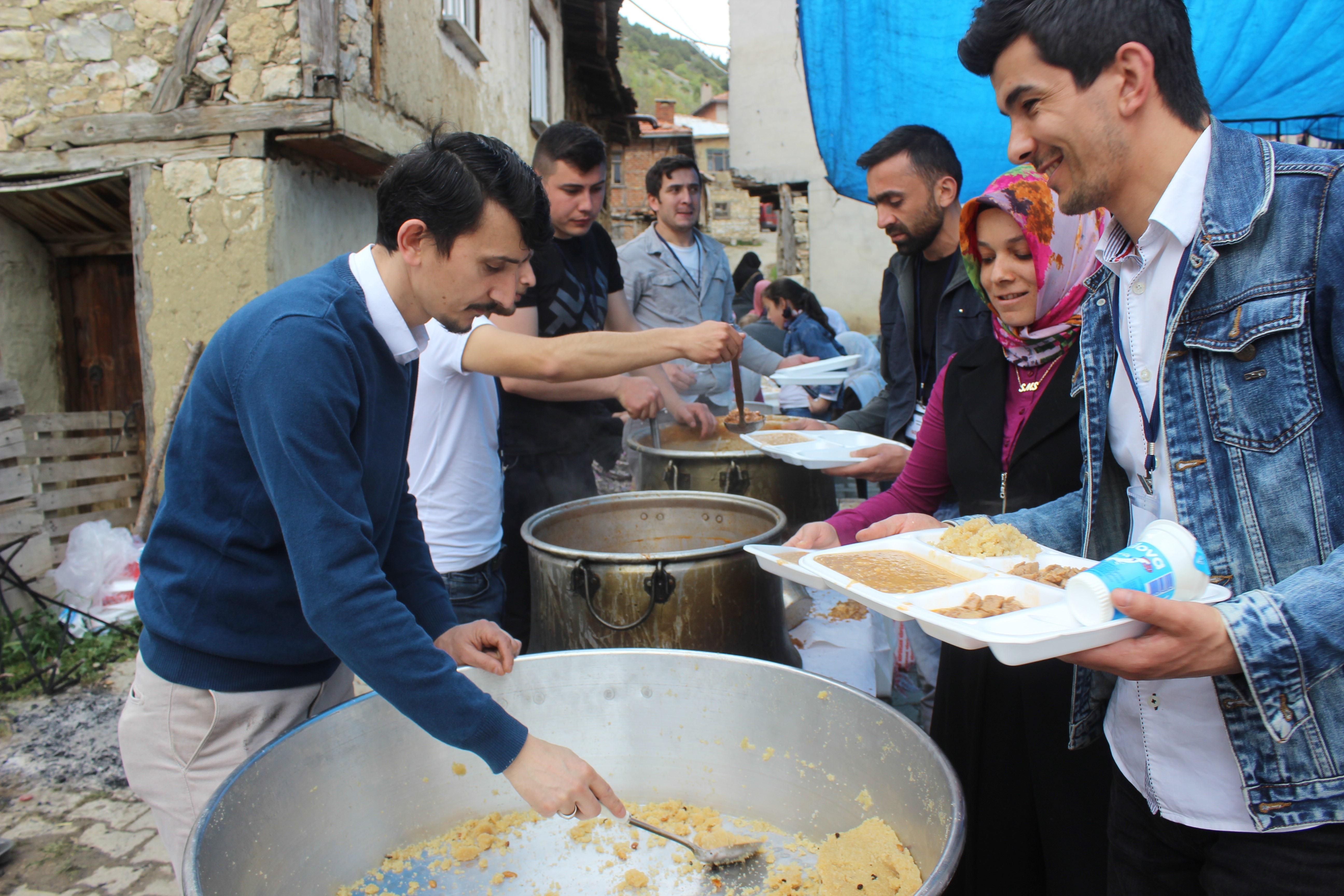 Bu yemek 669 yıldır, yılda bir kez aynı yöntemle pişiyor