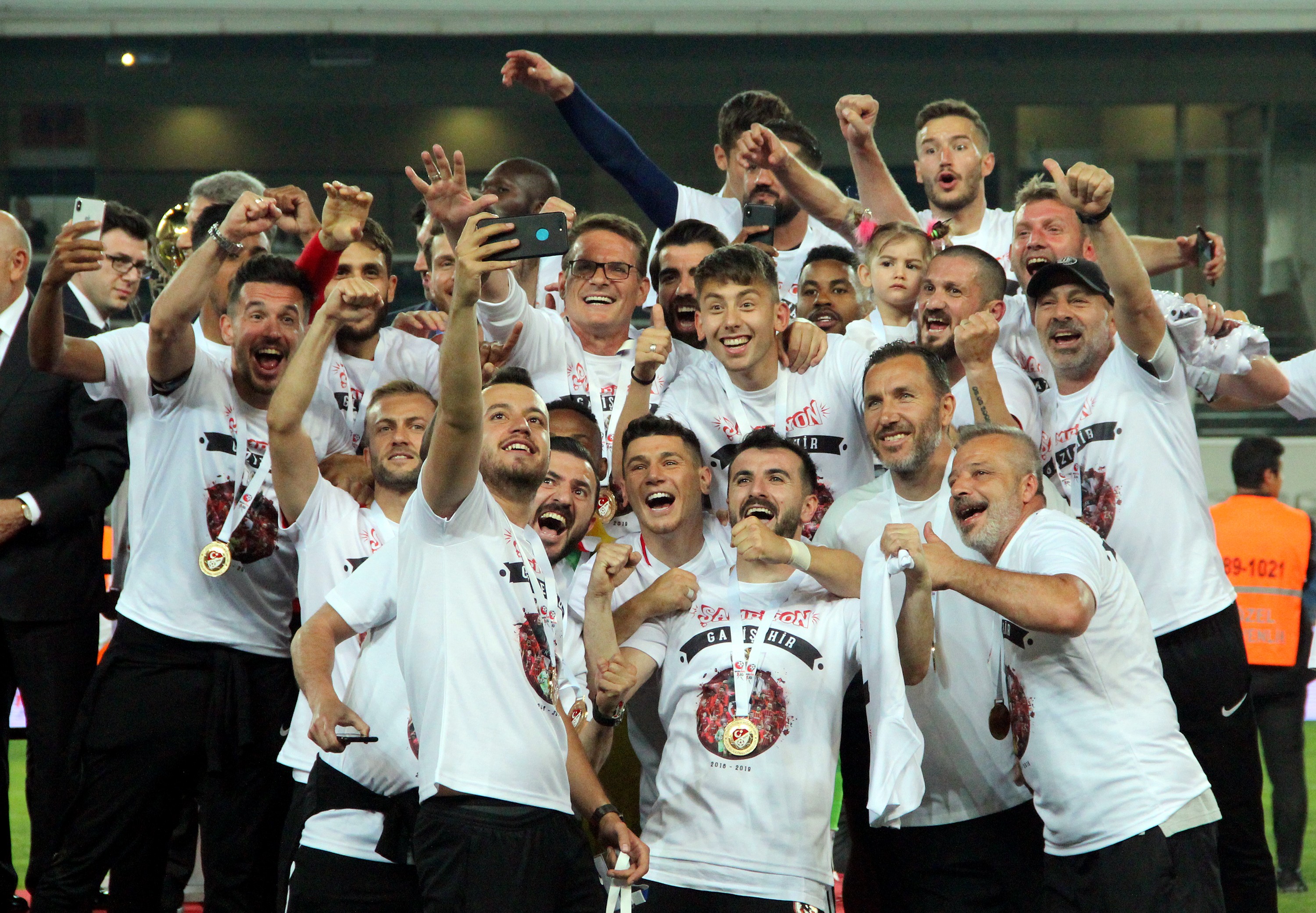 Gazişehir Gaziantep kupayı aldı