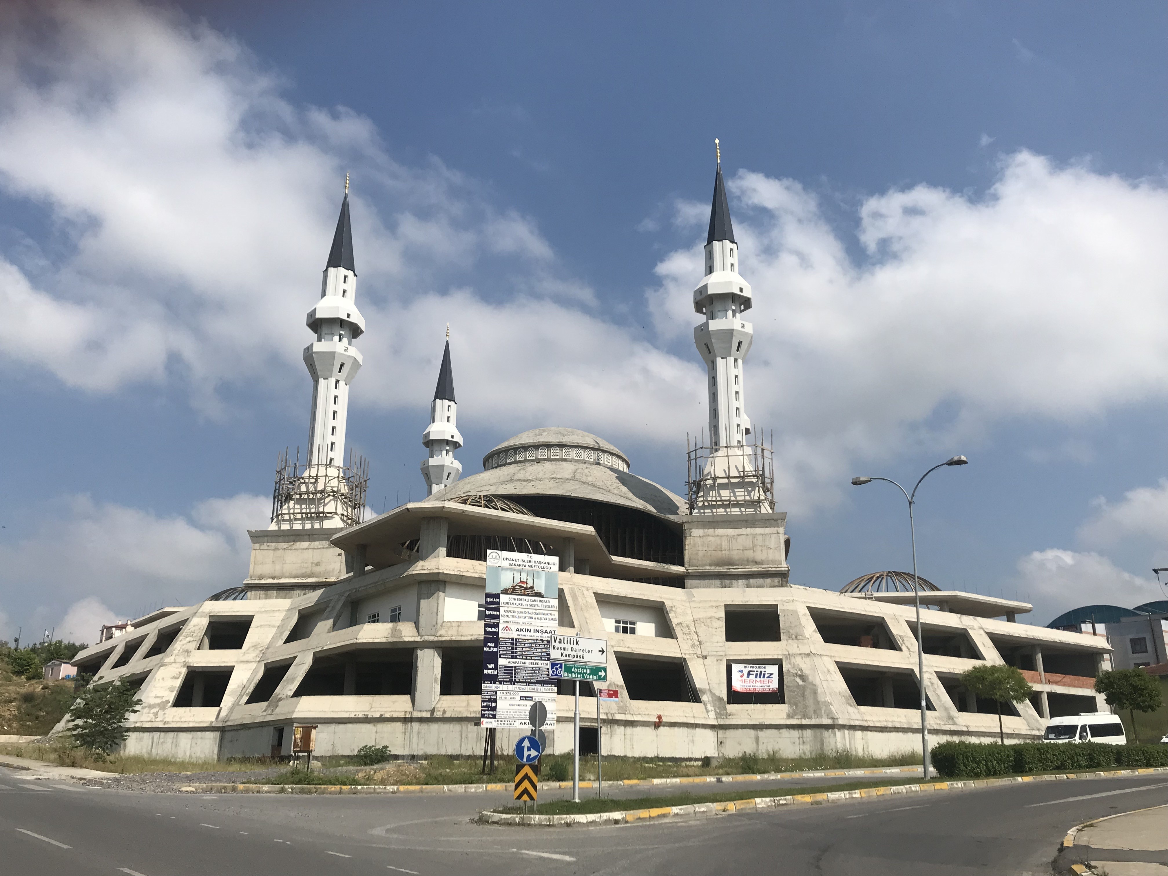 Sakarya'nın en büyük Külliyesi Şeyh Edebali Cami ibadete açıldı