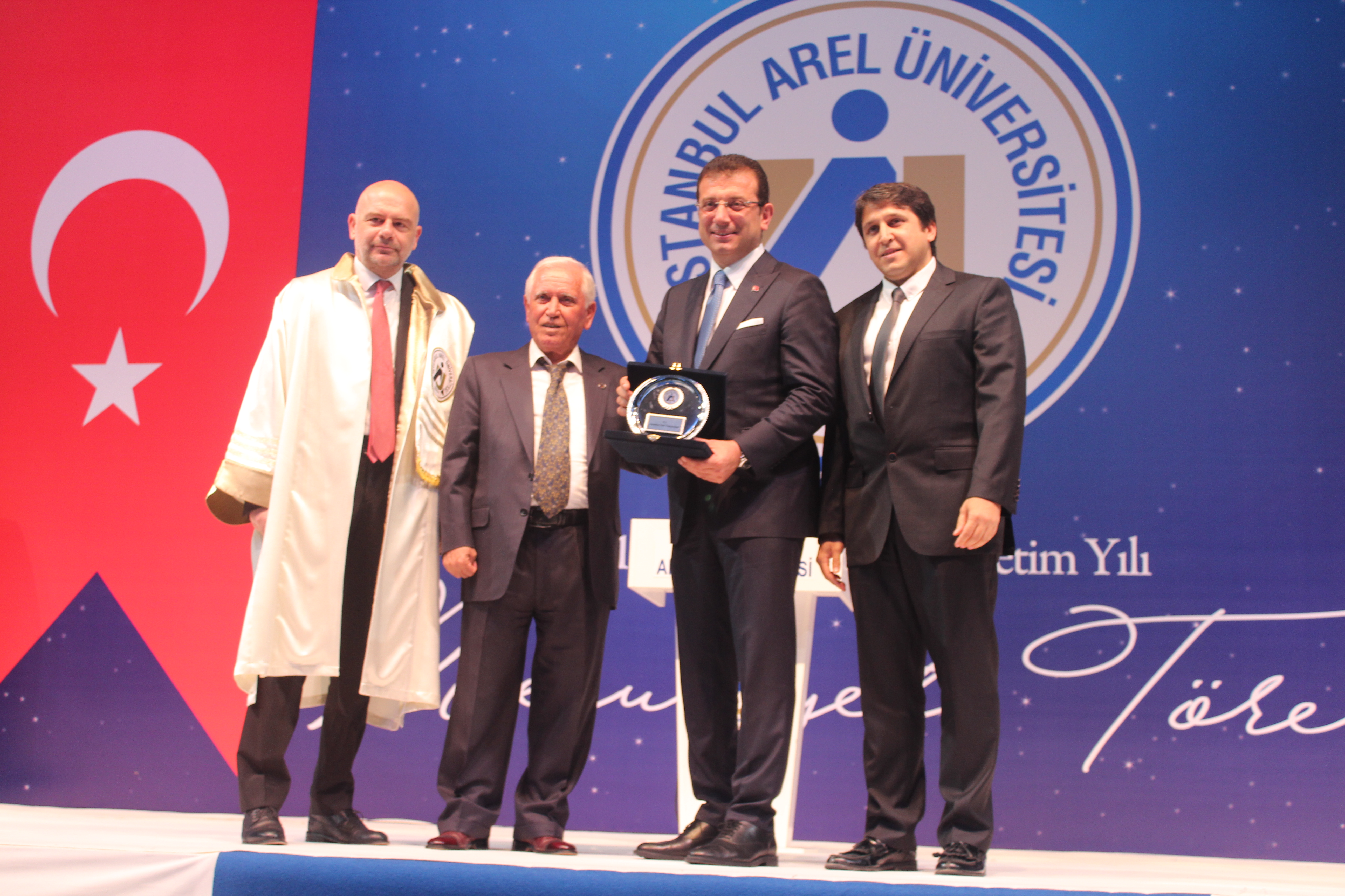 Arel Üniversitesi 2018-2019 mezunlarını verdi
