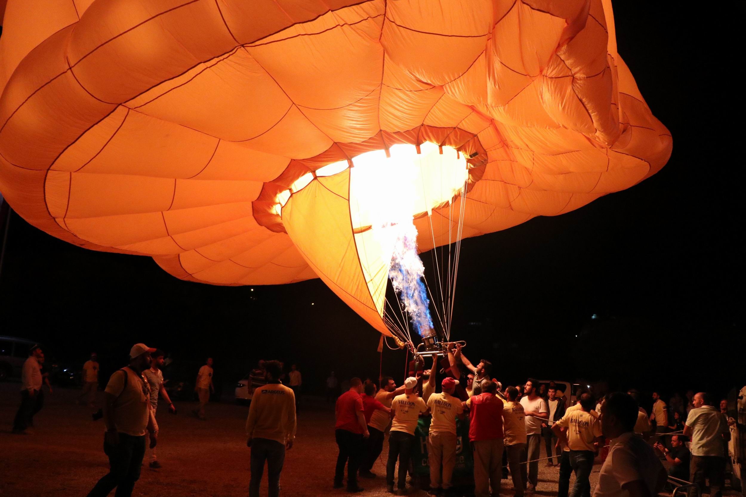 Kapadokya Balon Festivali muhteşem gösterilerle devam etti