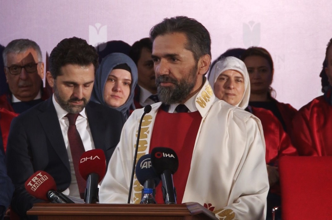 İbn Haldun Üniversitesi’nde mezuniyet coşkusu