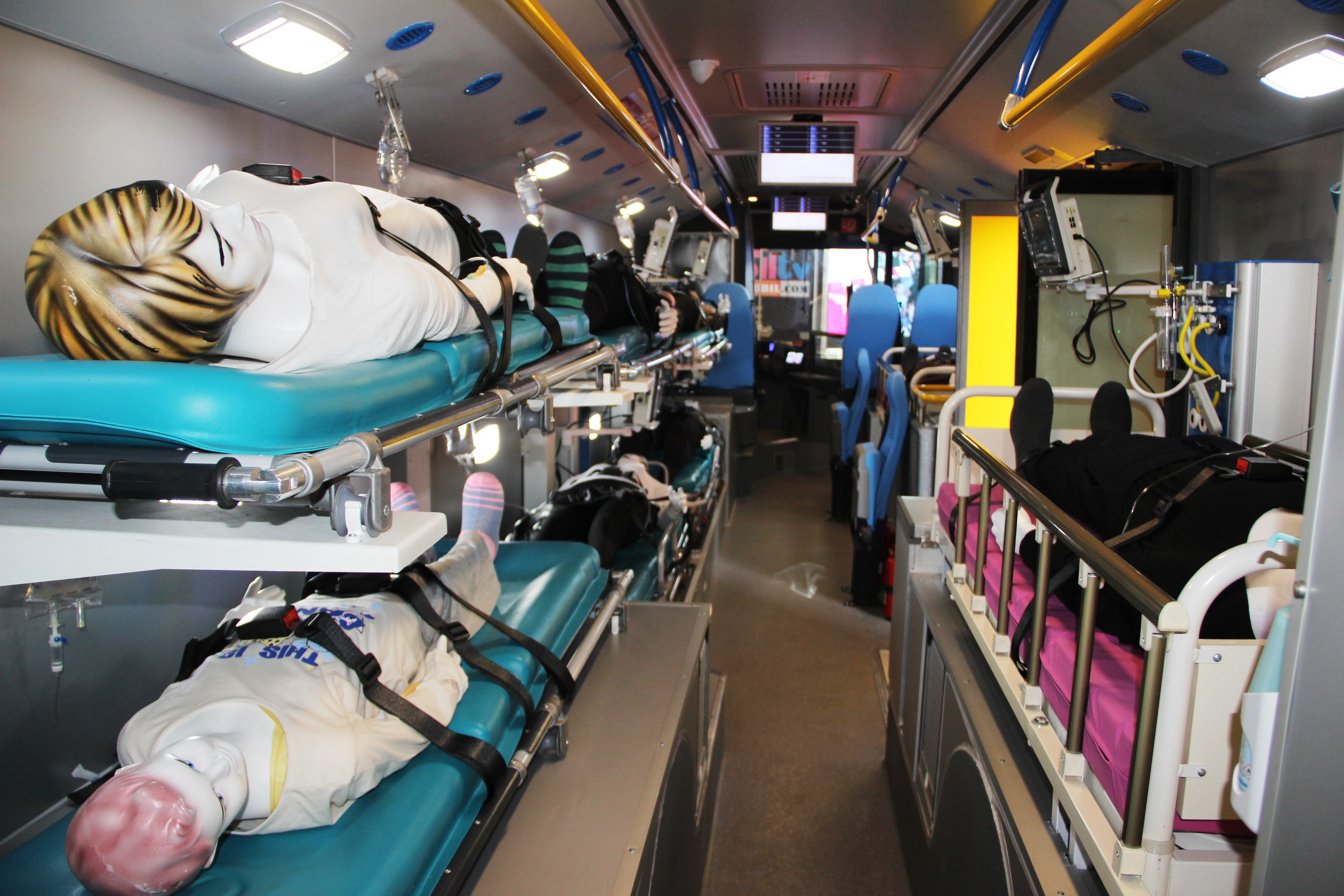 Dünyanın tam donanımlı ilk mobil hastane otobüsü görenleri şaşırttı