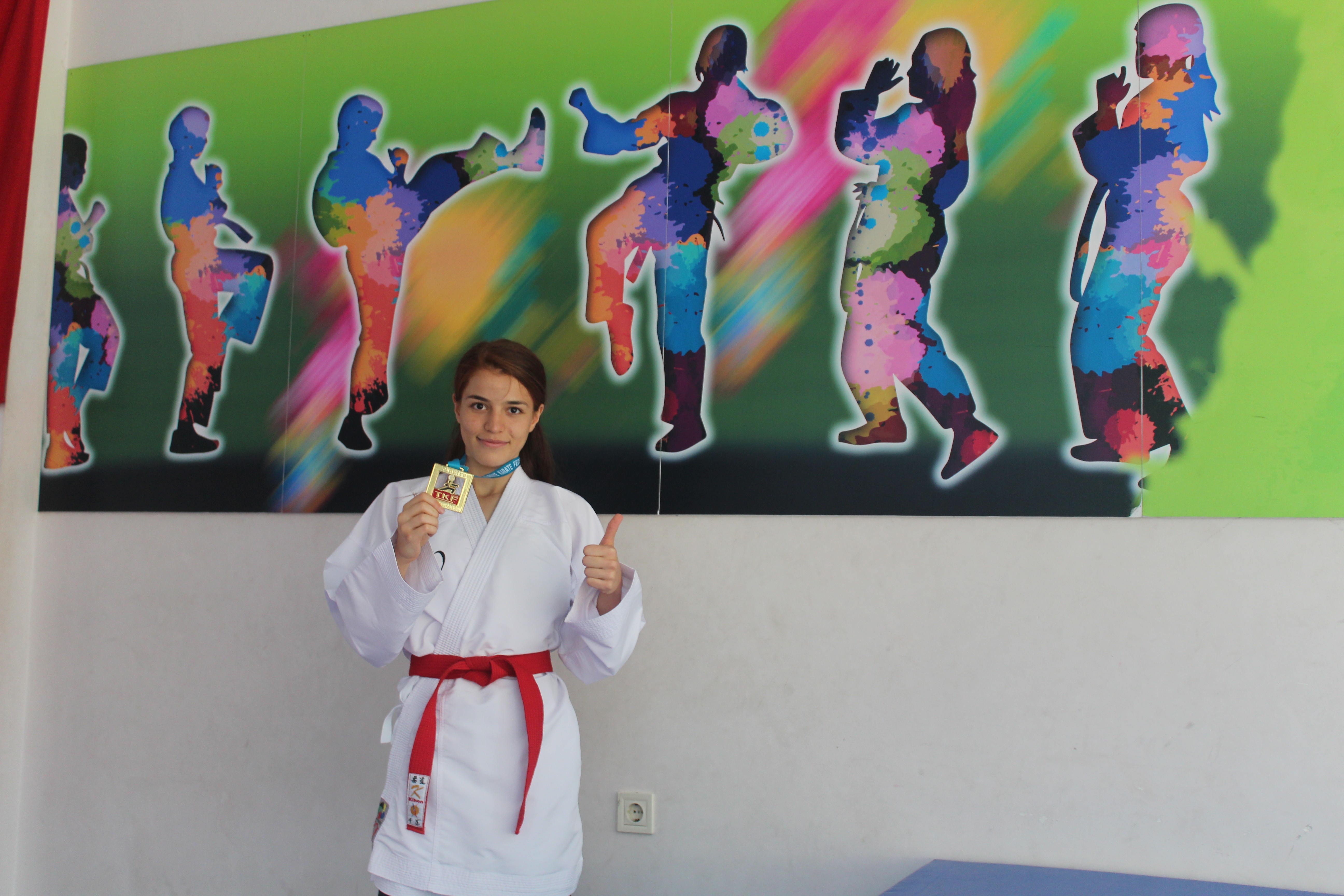 İstemeyerek başladığı karatede dünyayı dize getirmek istiyor