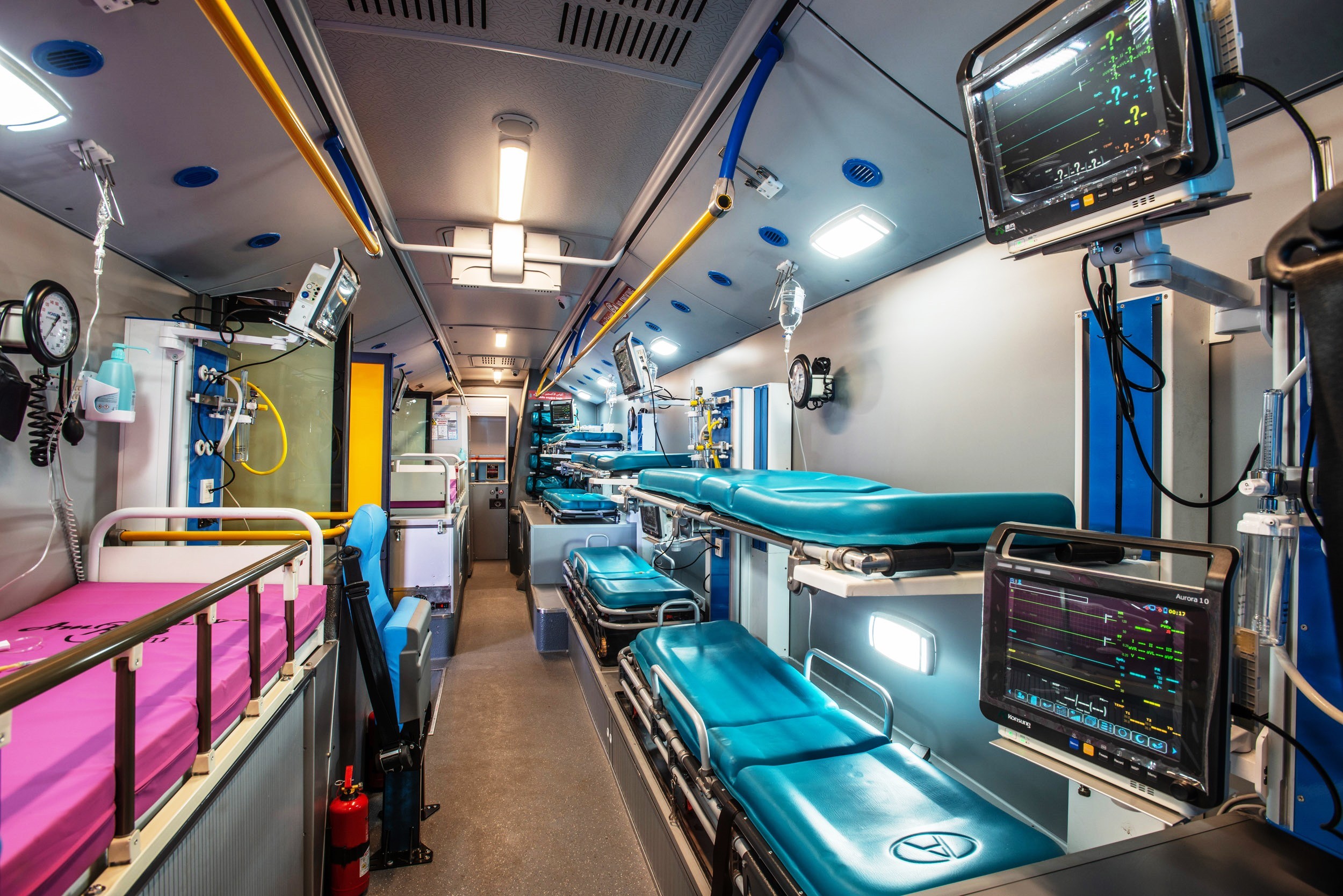 Dünyanın tam donanımlı ilk mobil hastane otobüsü görenleri şaşırttı