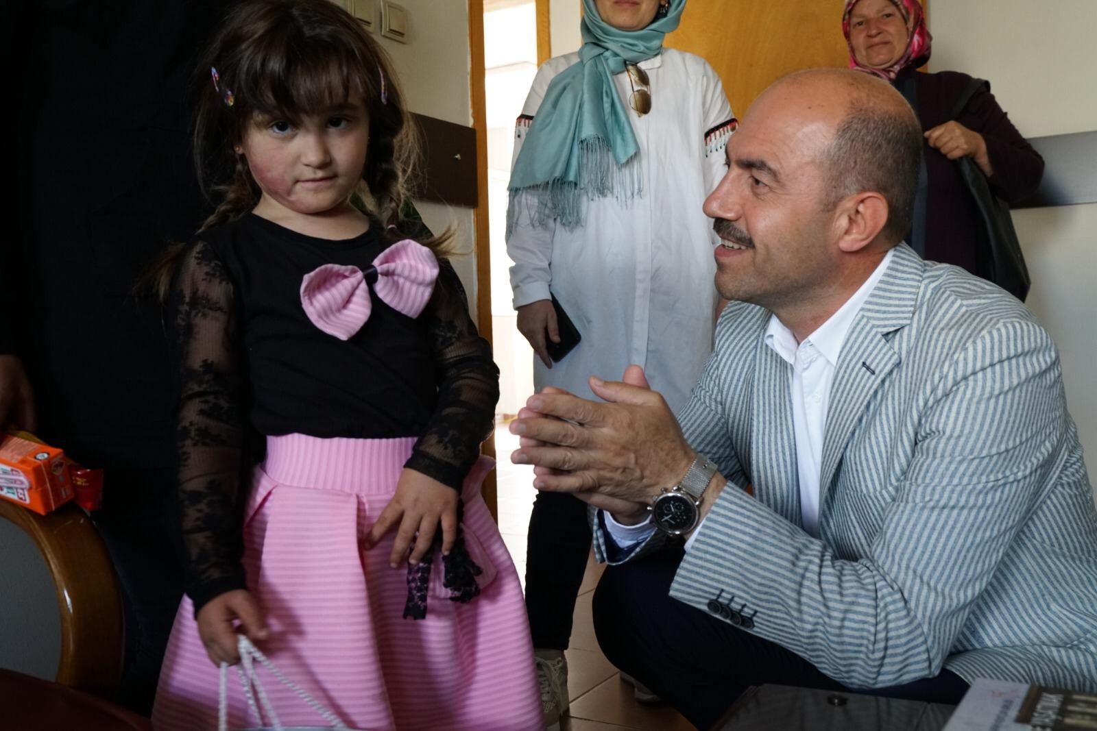 Saç hücreleri yanan Zeynep, hayalini kurduğu peruğa kavuştu