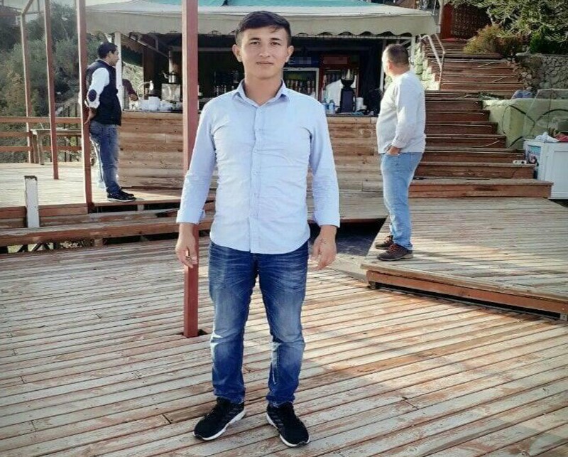 Hasmına benzetti, kahvehaneye kurşun yağdırdı