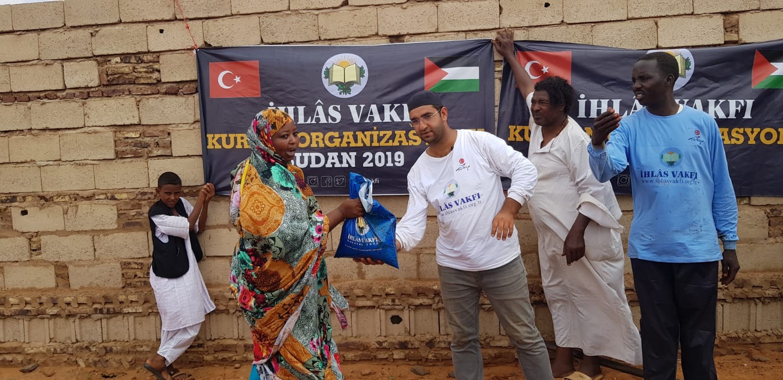 İhlas Vakfı bu bayram da kurbanları ihtiyaç sahiplerine ulaştırdı