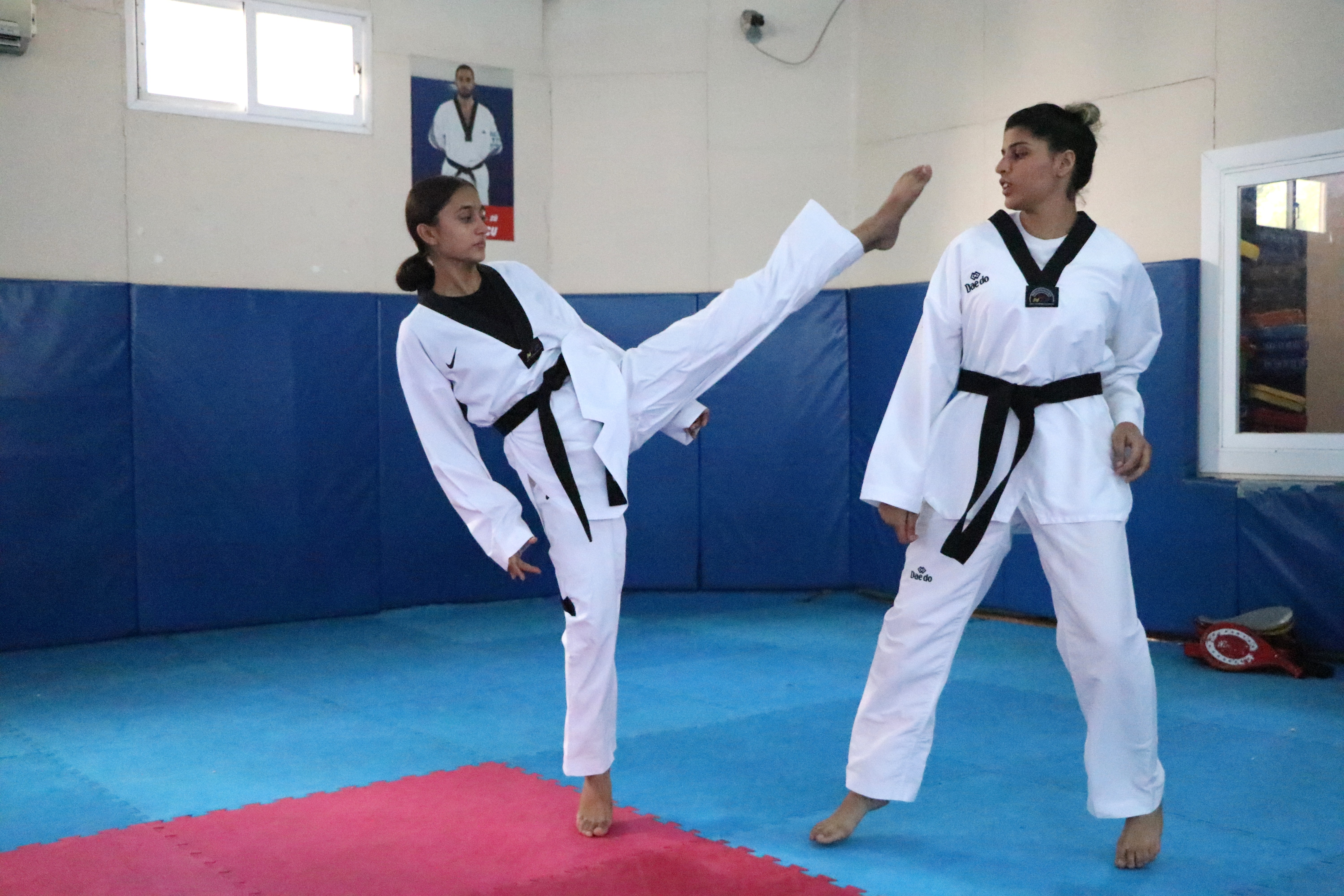 Şampiyon tekvandocu kızların hedefi dünya şampiyonluğu