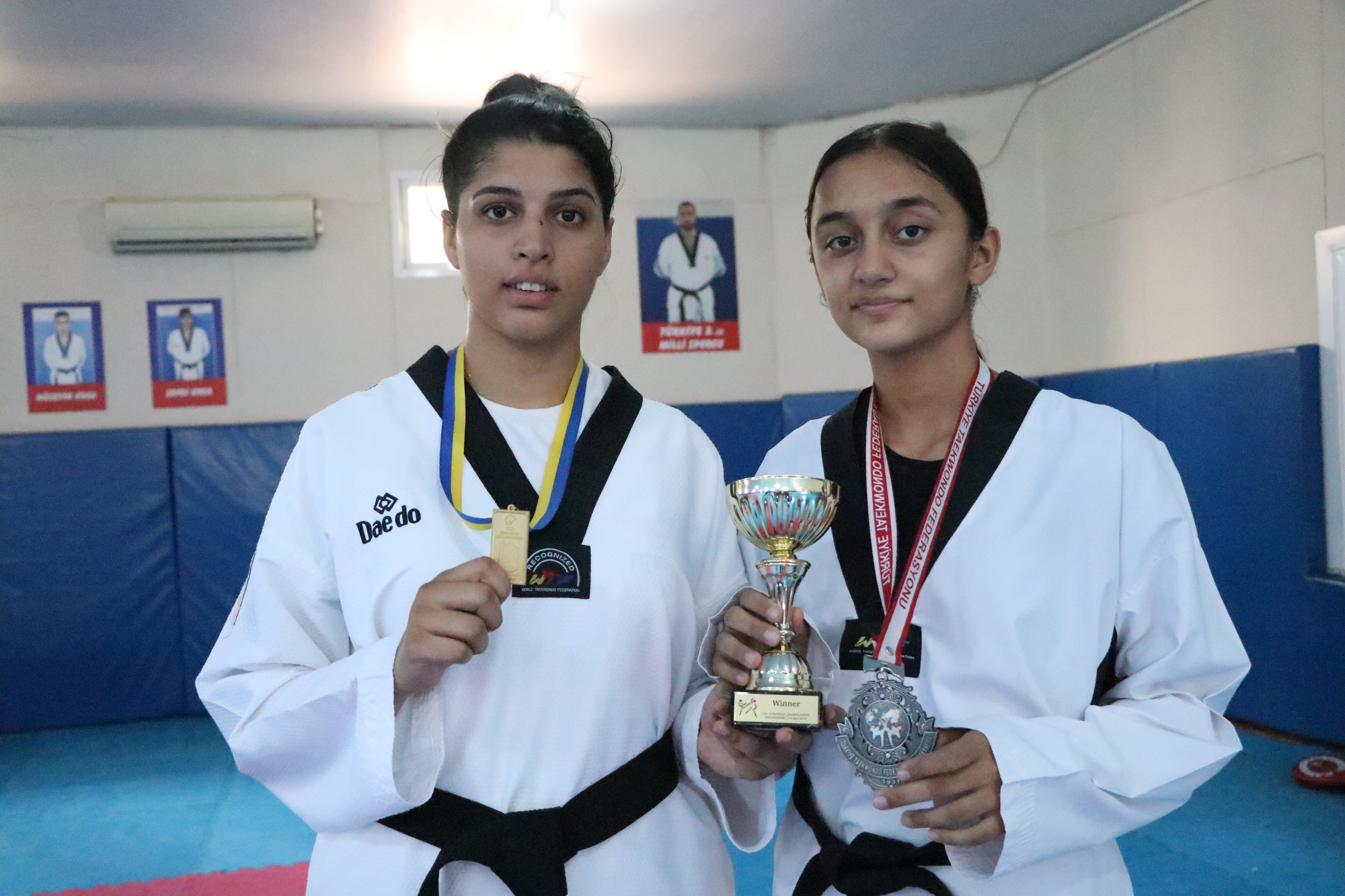 Şampiyon tekvandocu kızların hedefi dünya şampiyonluğu