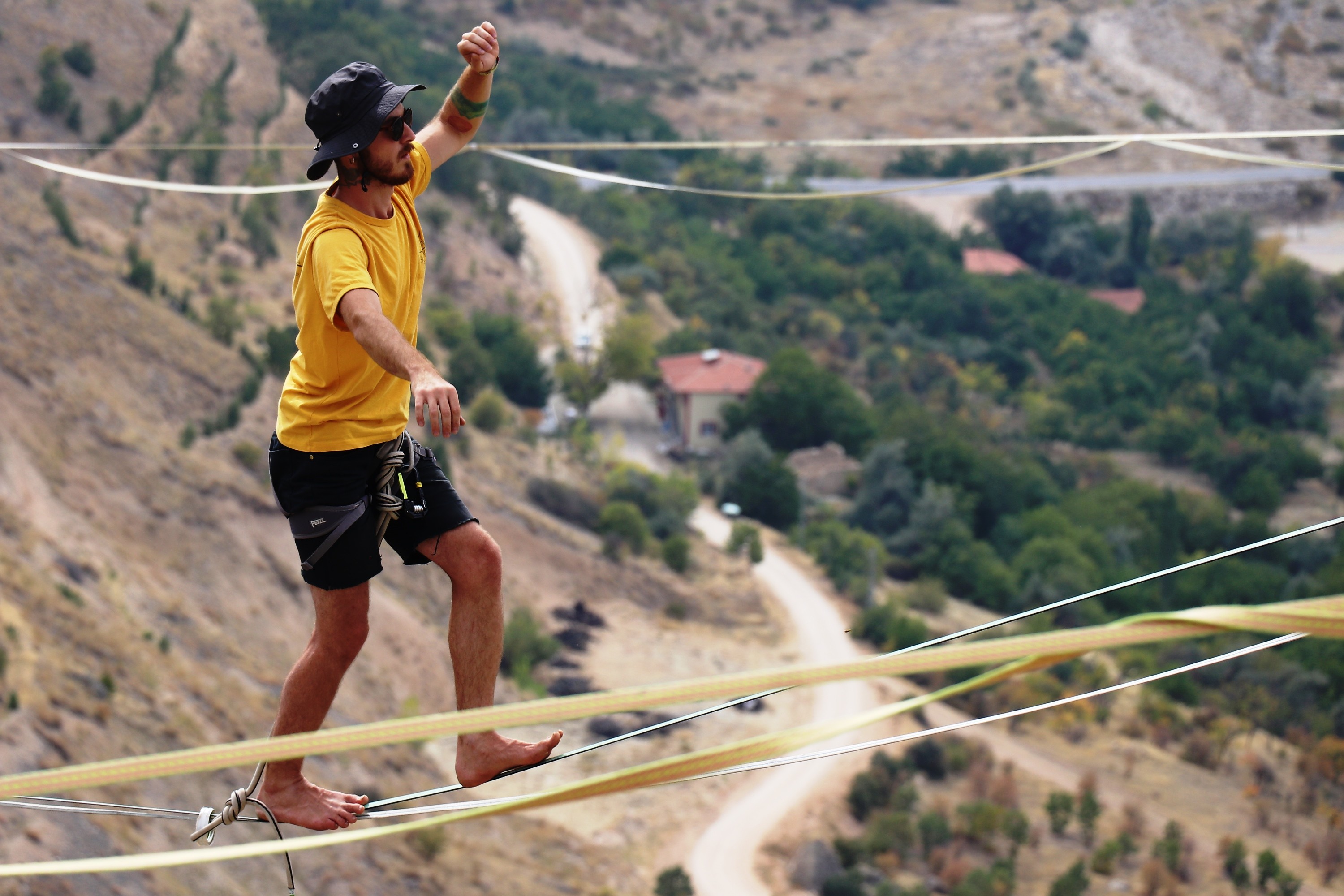Levent Vadisi’nde Slackline gösterisi nefesleri kesti