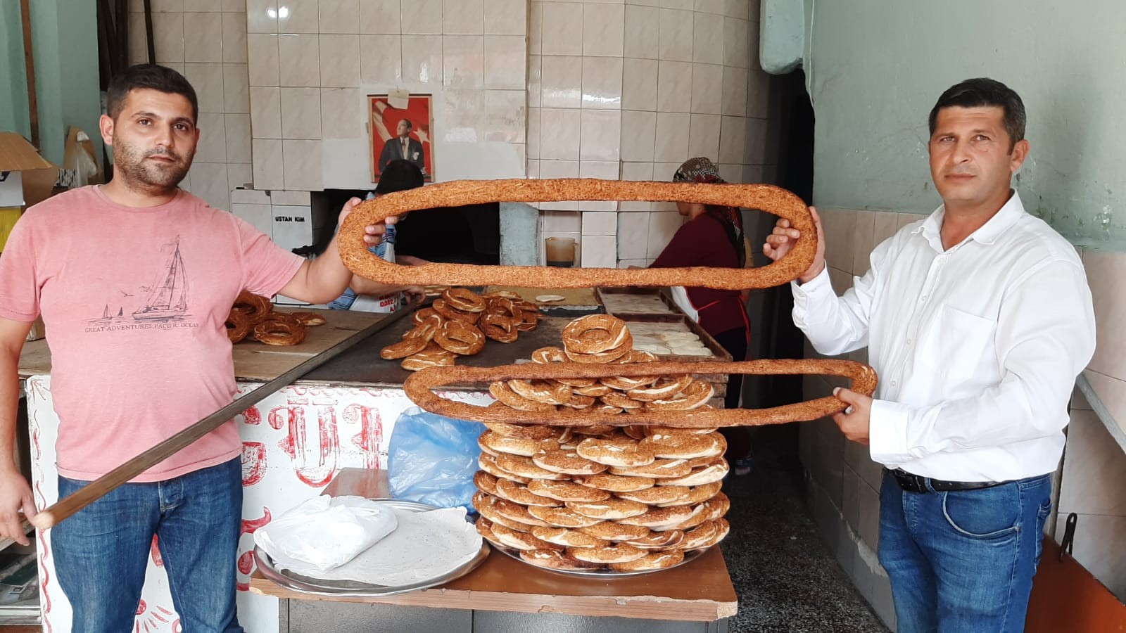 30 yıllık simitçiden 1 metre 25 santimlik simit