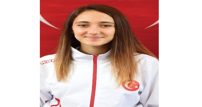 Lise öğrencisinden tekvandoda altın madalya