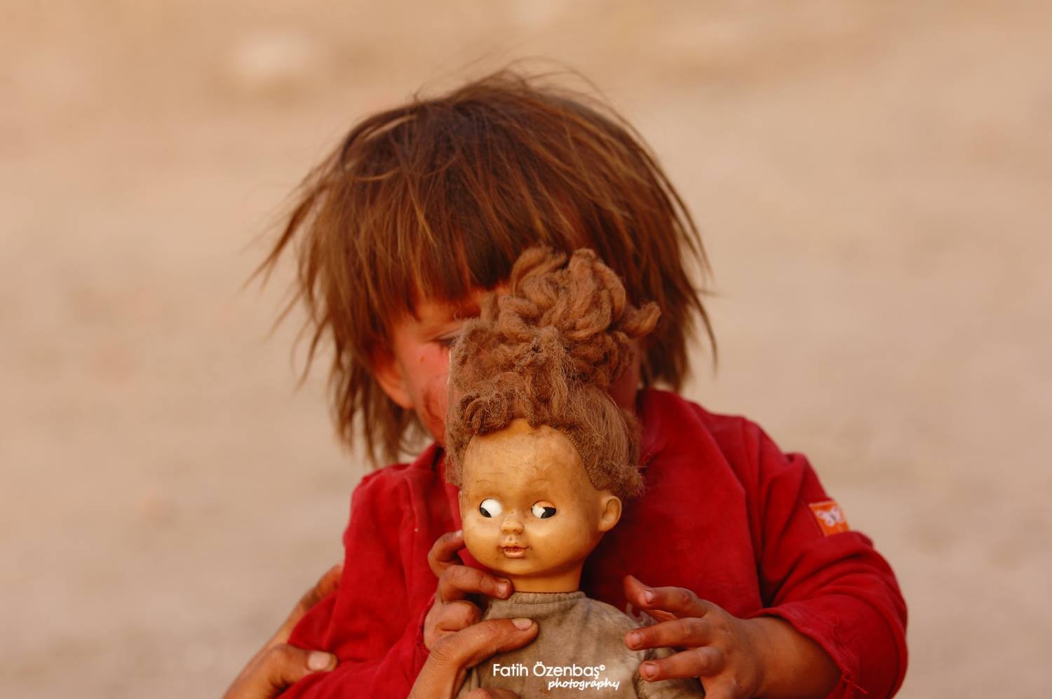 Teröristlerin Türk askerini karalamak için paylaştığı fotoğraftaki kız çocuğunu 12 yıl sonra İHA buldu