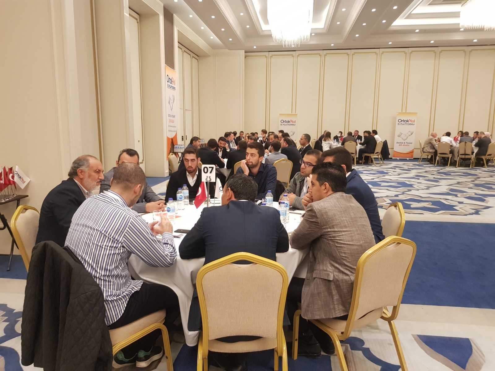 Türkiye'nin önde gelen iş adamları, tecrübelerini gençlerle paylaştı