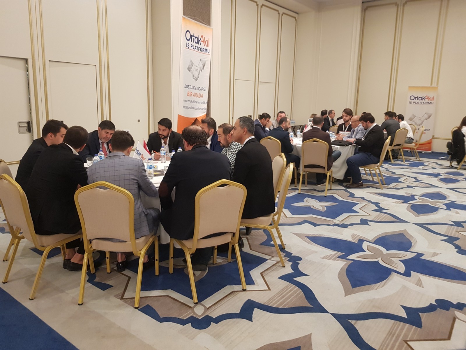 Türkiye'nin önde gelen iş adamları, tecrübelerini gençlerle paylaştı