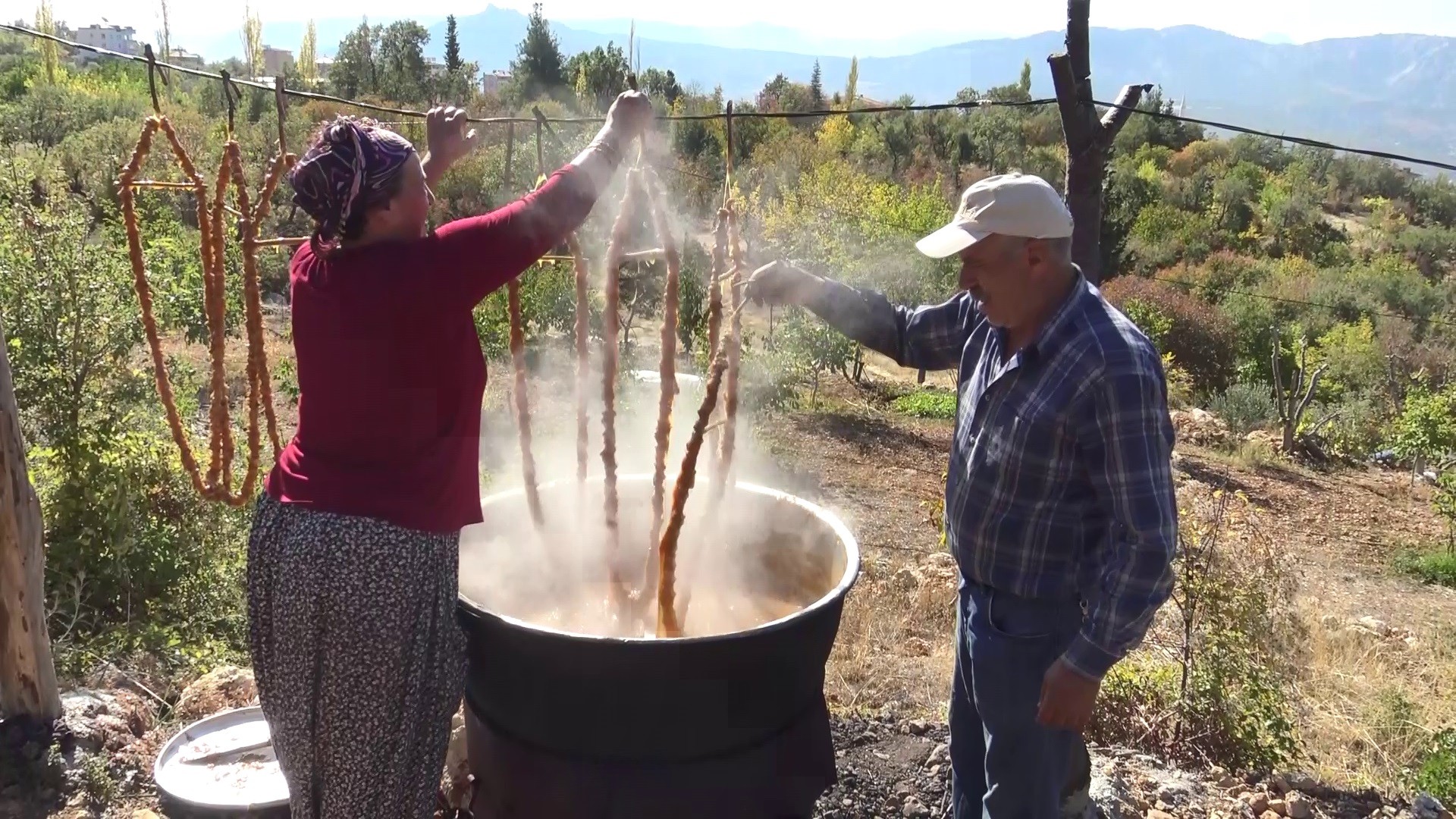Önce bandırdılar, sonra oynadılar