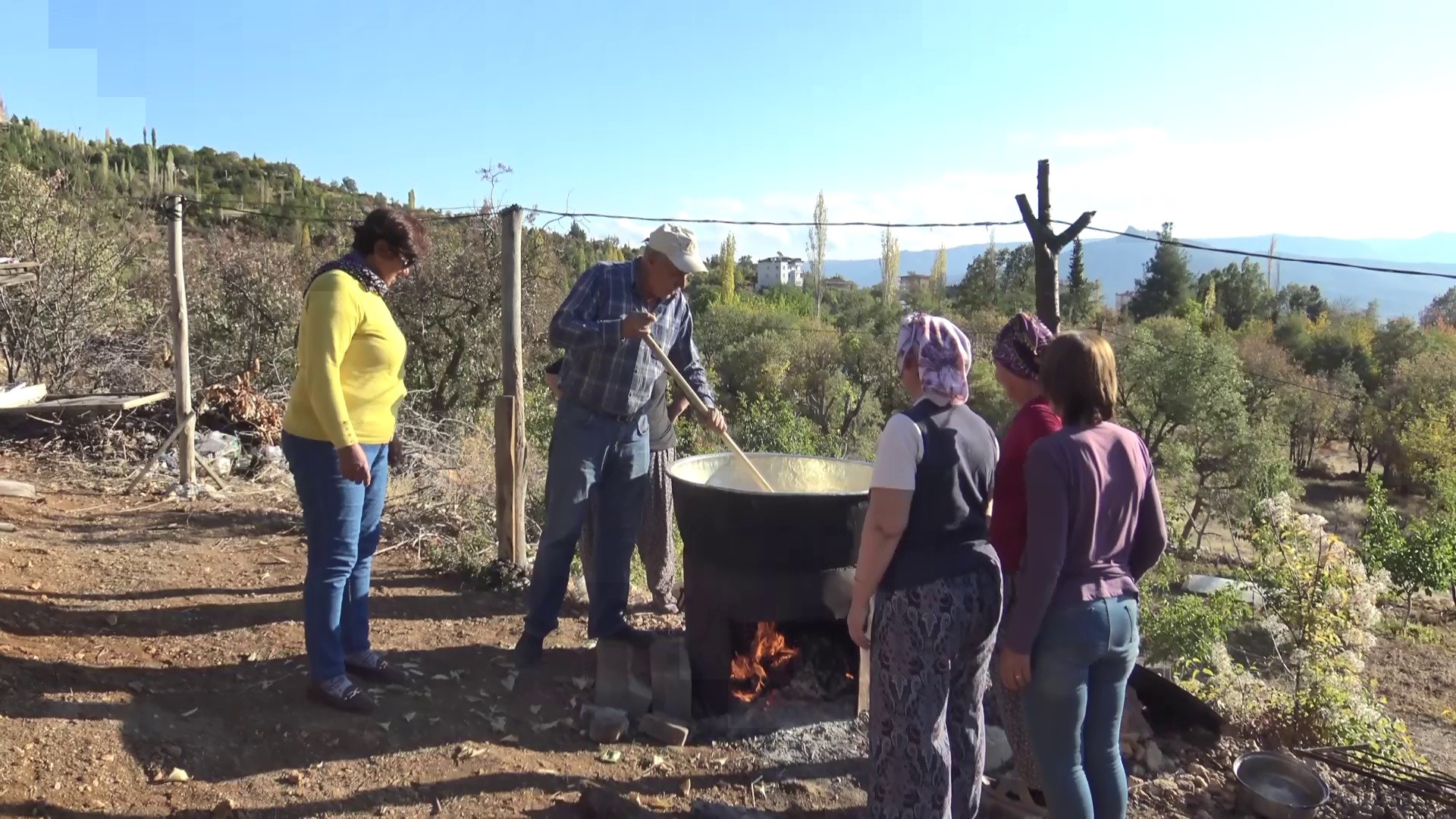Önce bandırdılar, sonra oynadılar