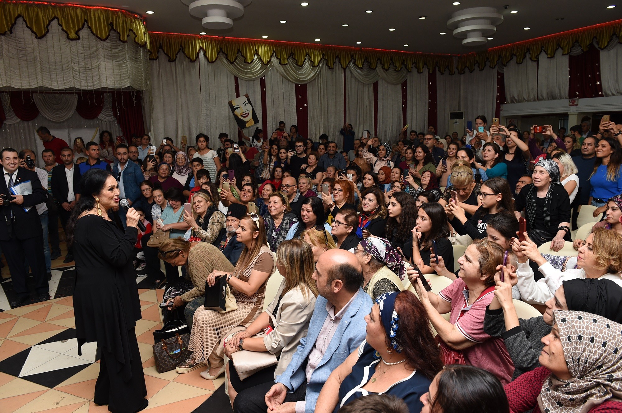 Türkan Şoray izdihamı