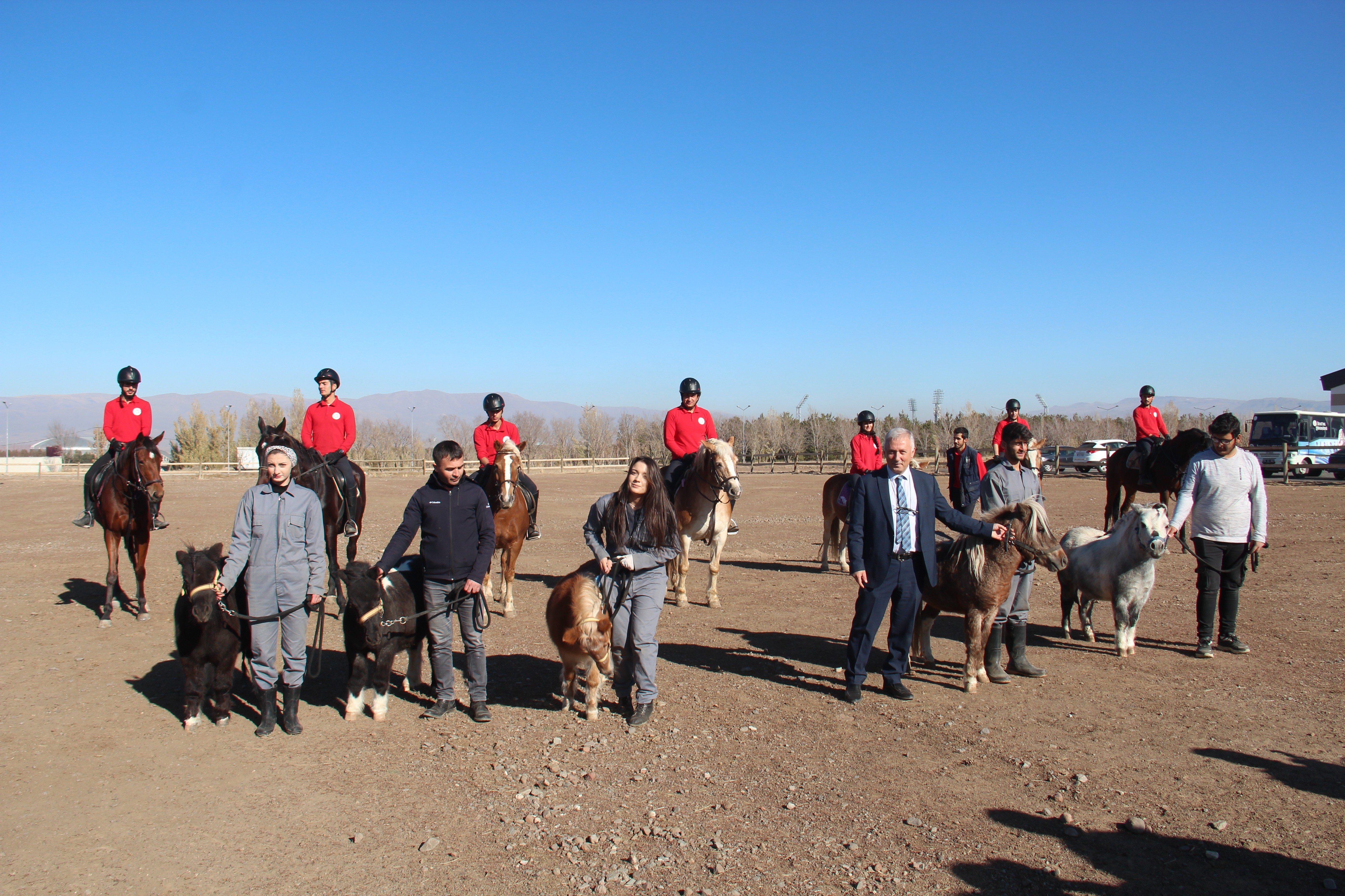 Atçılık ve antrenörlüğü bölümü genç öğrencilerin gözdesi