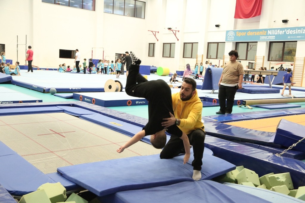 Engelli çocuklar Nilüfer’de cimnastik ile hayata tutunuyor