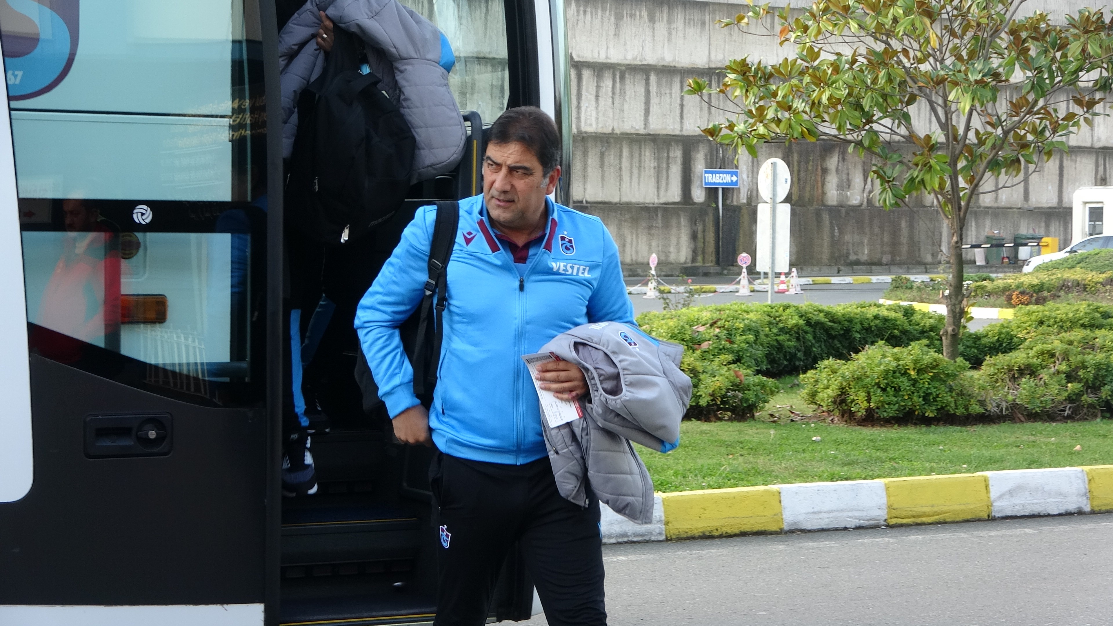 Trabzonspor, Basel maçı için İsviçre’ye gitti