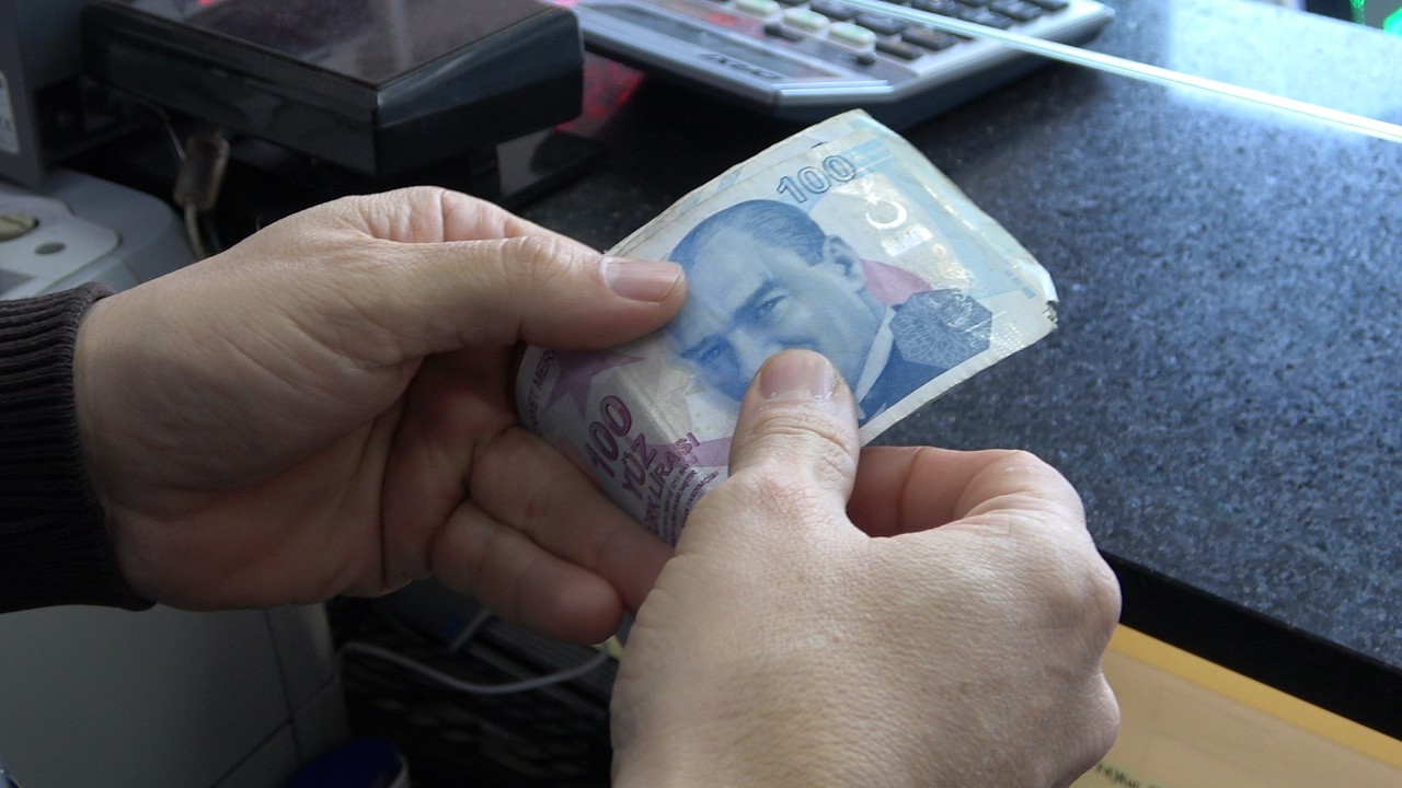 Denizli'de vatandaşların döviz bozdurma telaşı