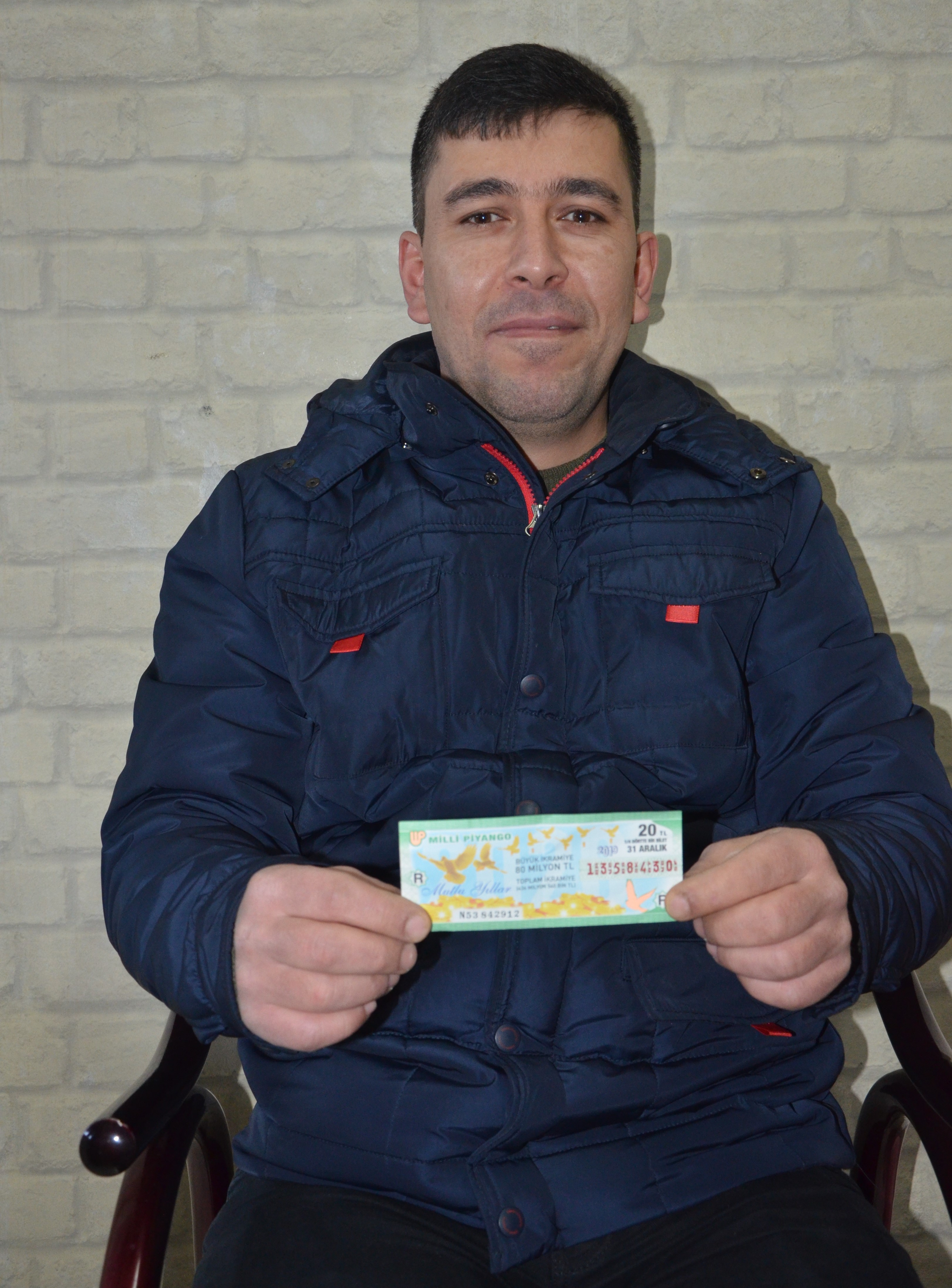 Asgari ücretli işçi, 20 bin lira isabet eden Milli Piyango biletini yaktı