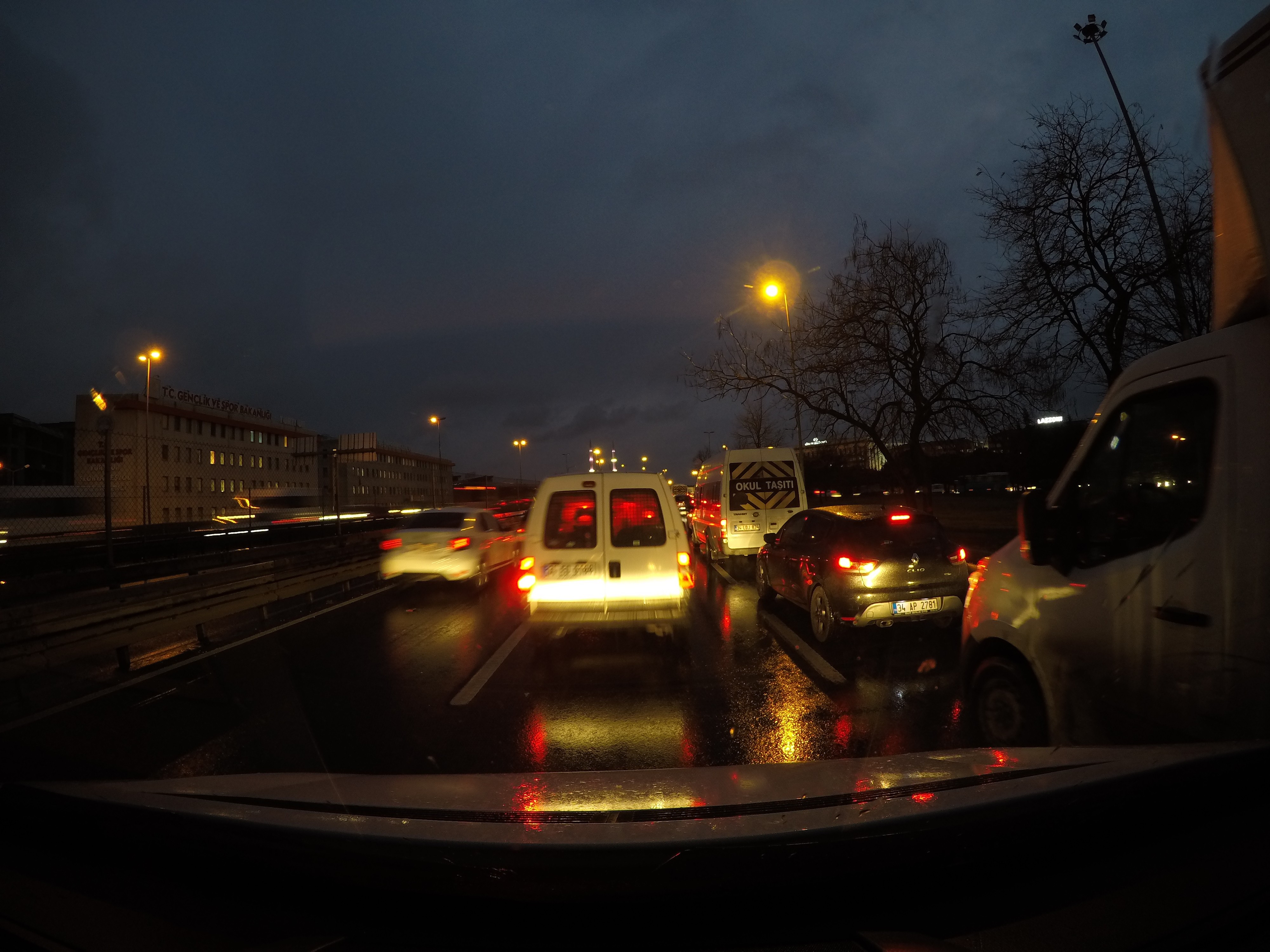 İstanbulluların trafik çilesi araç kamerasıyla kaydedildi