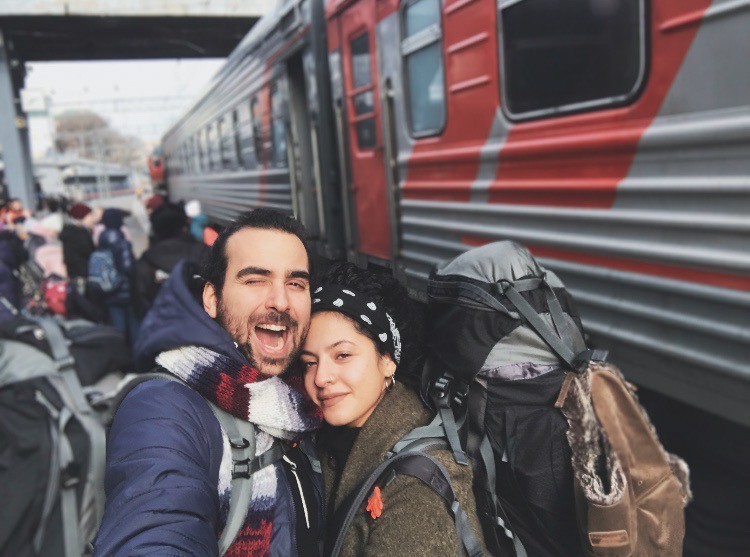 Hayatlarını otostopla dünyayı gezerek sürdürüyorlar