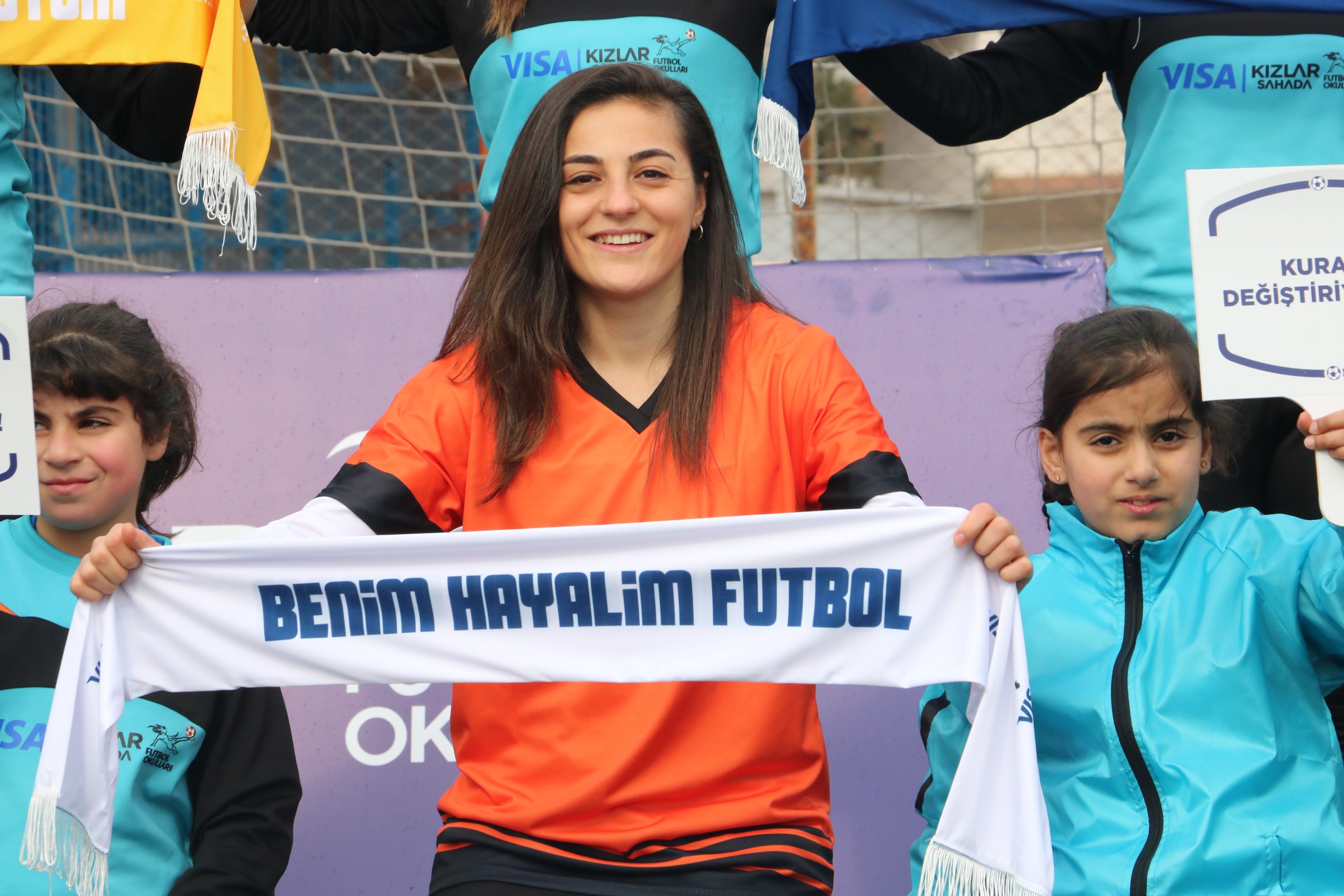 Şanlıurfalı kızlar sahaya indi