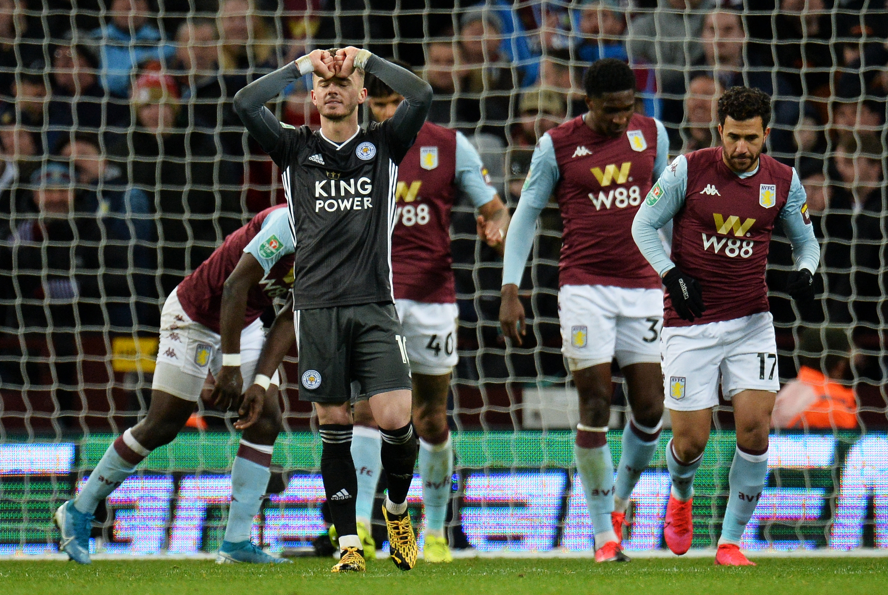 Aston Villa: 'Devam', Leicester City: 'Elveda'