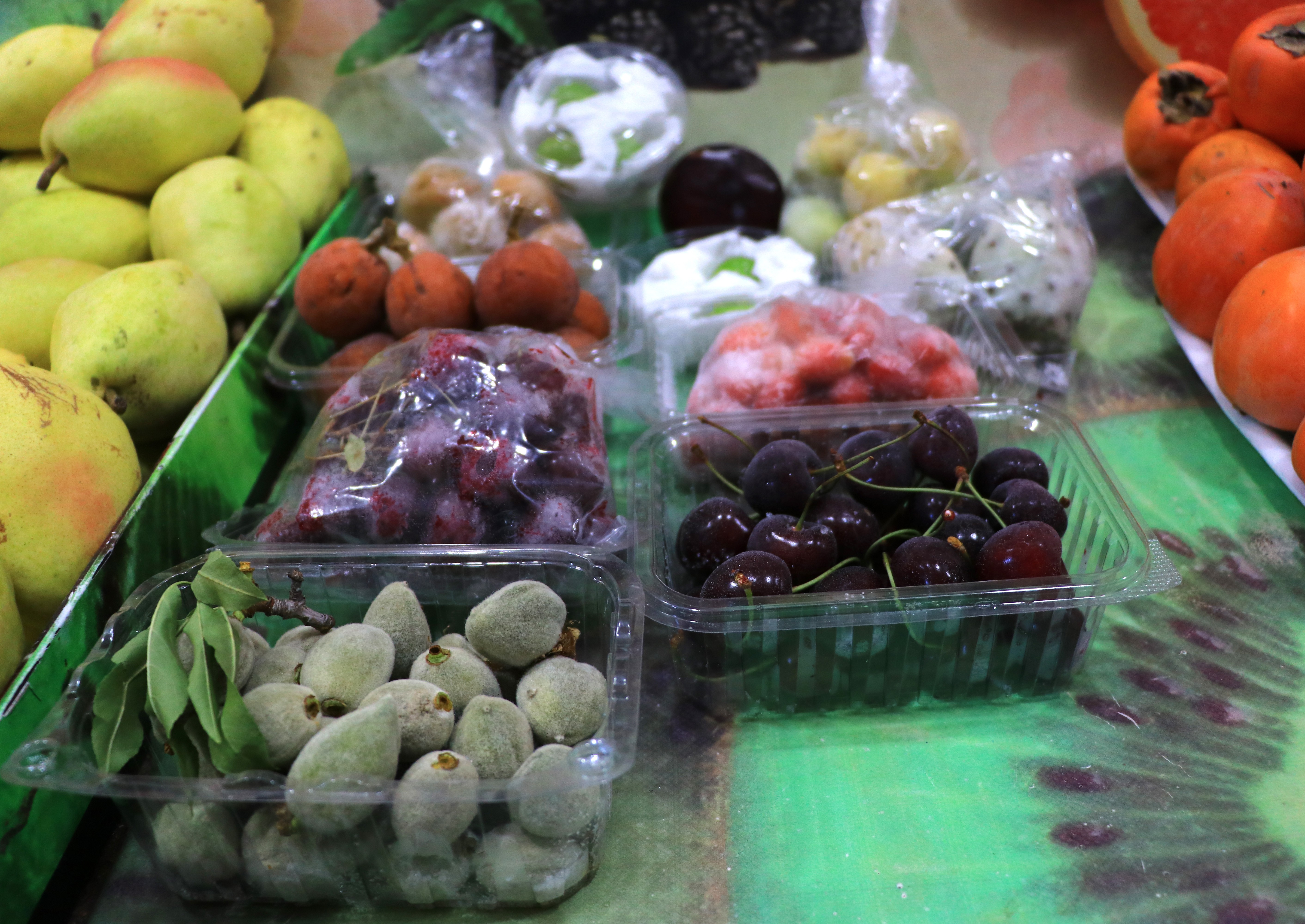 Aşeren kadınların eşleri soluğu bu manavda alıyor