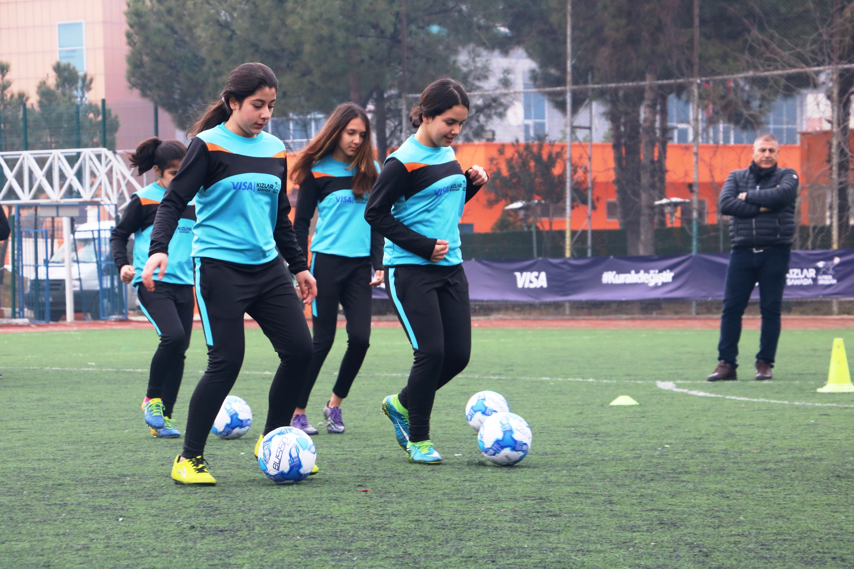 Şanlıurfalı kızlar sahaya indi