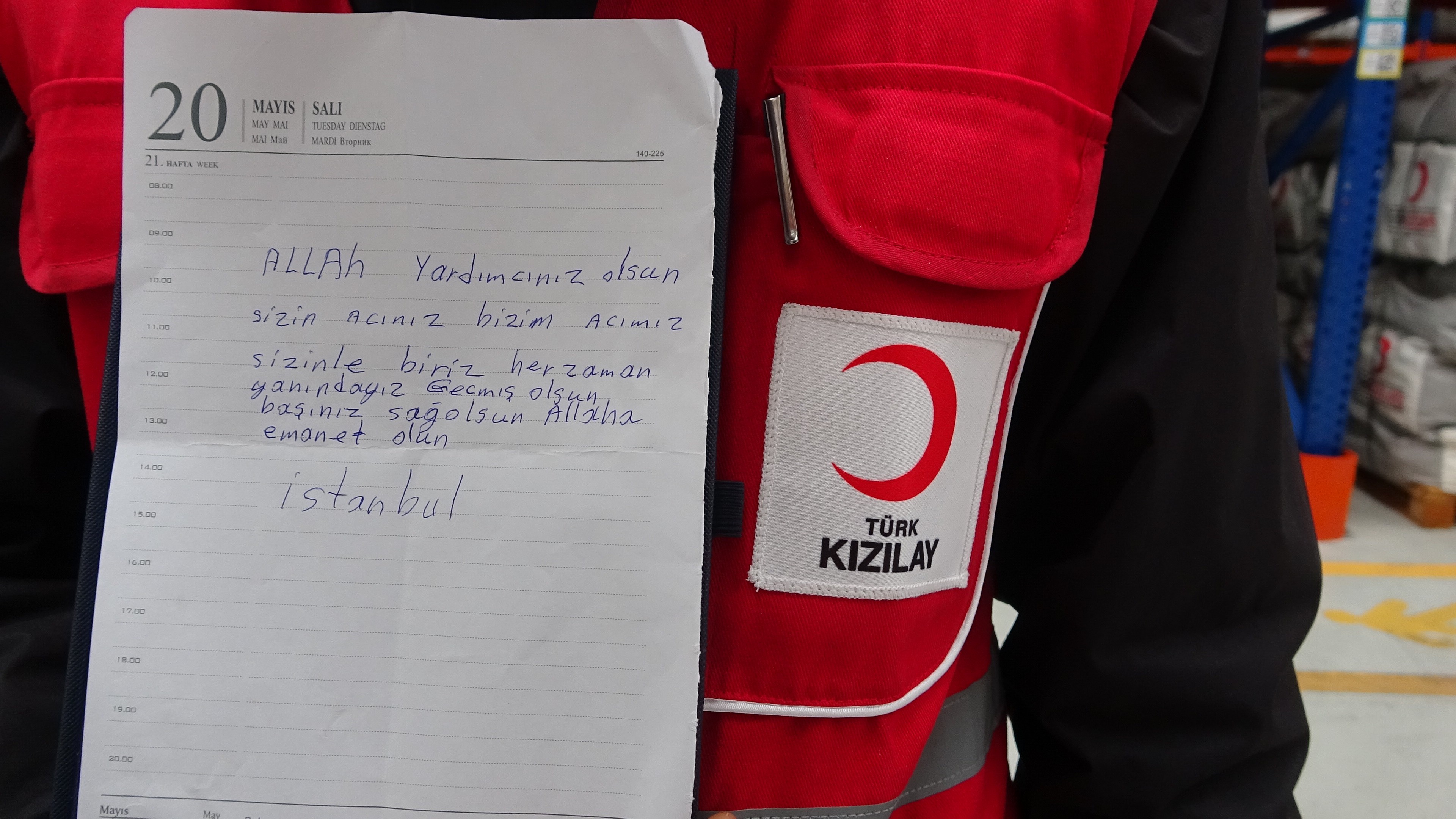 Türk Kızılayı’na, deprem bölgesine götürülmesi için yardım yağdı