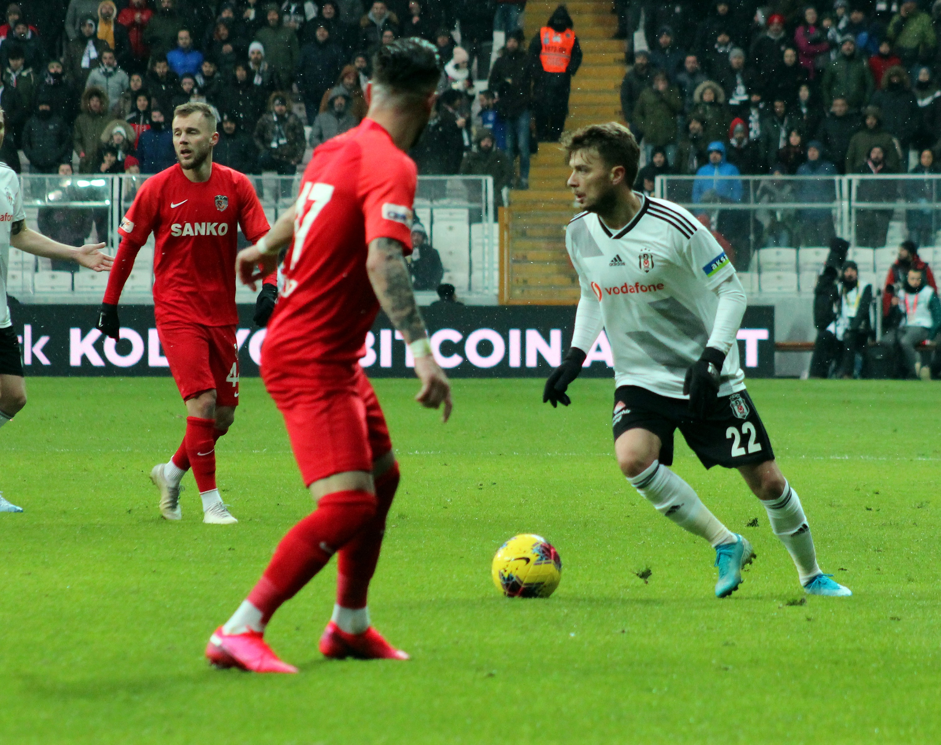 Beşiktaş JK on X: Evimizde Gaziantep FK'yı 1-0 mağlup ediyoruz. 💪🦅  #BJKvGFK