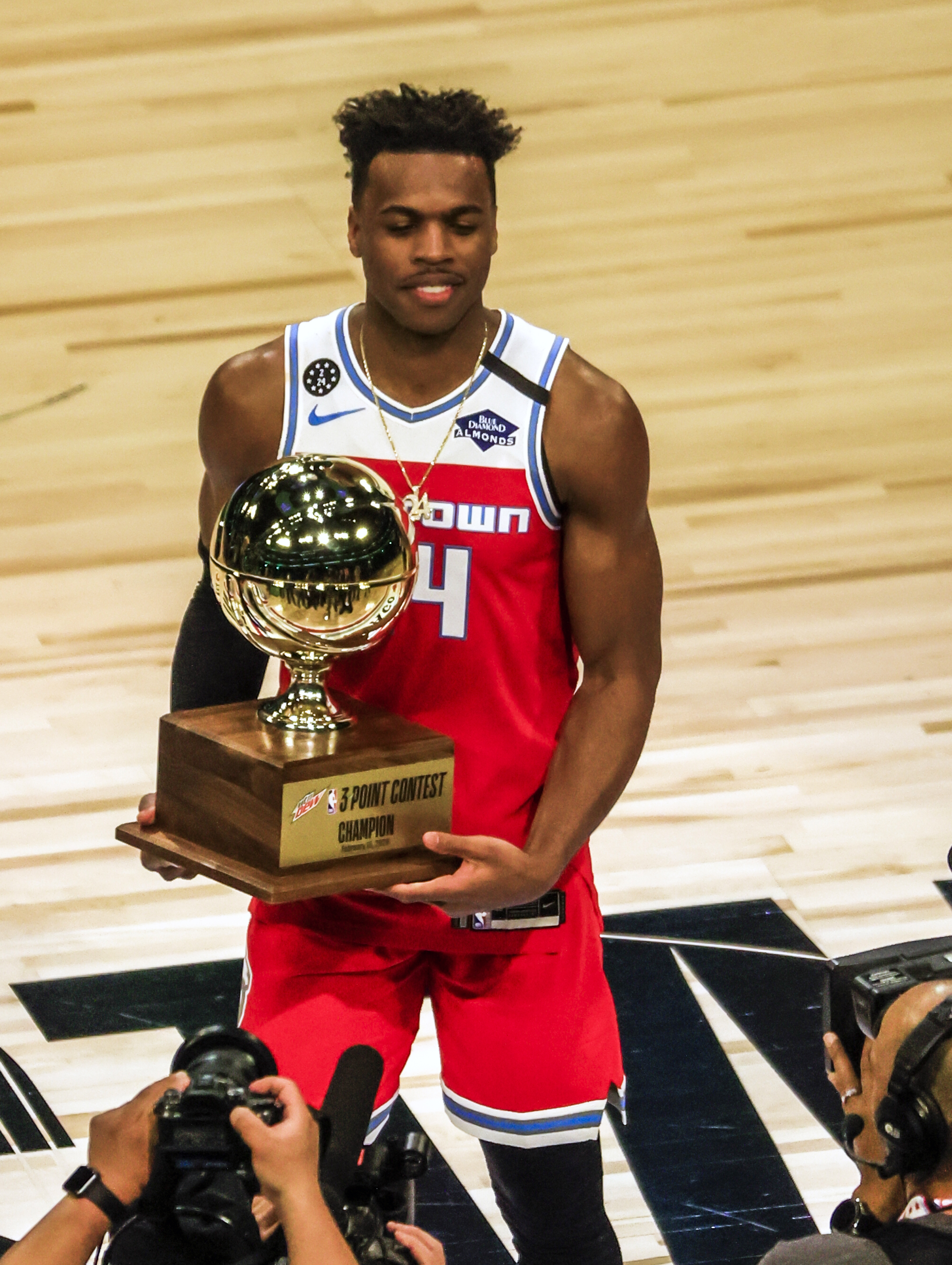 NBA All-Star'da smaç şampiyonu Derrick Jones oldu