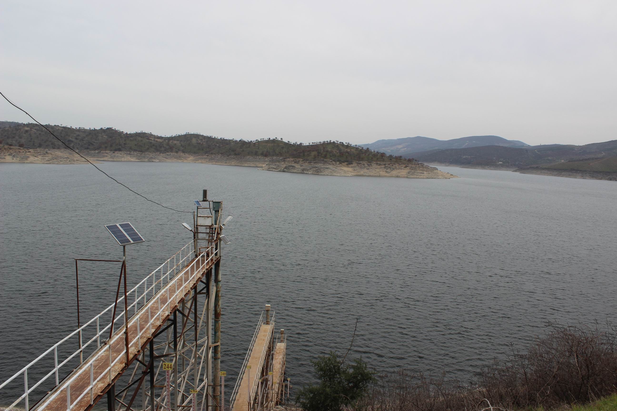 Demirköprü Barajı’nda korkutan görüntü