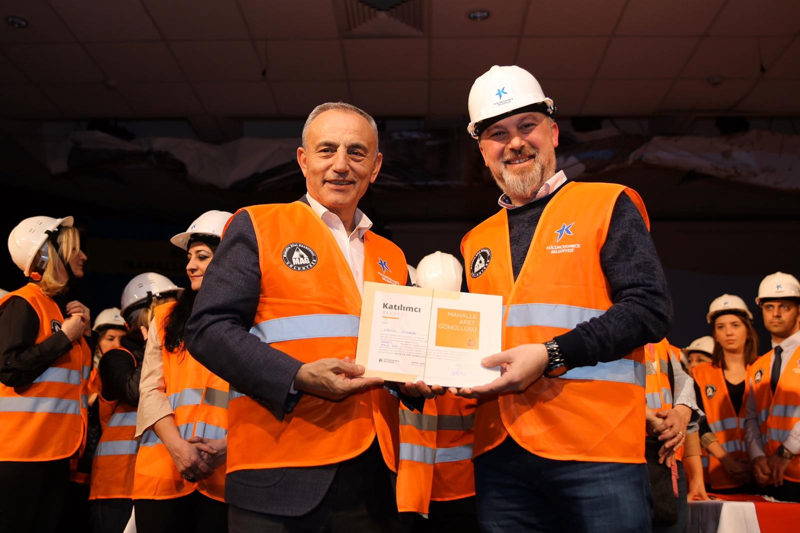 Küçükçekmece’de mahalle afet gönüllüleri sertifikalarını aldı