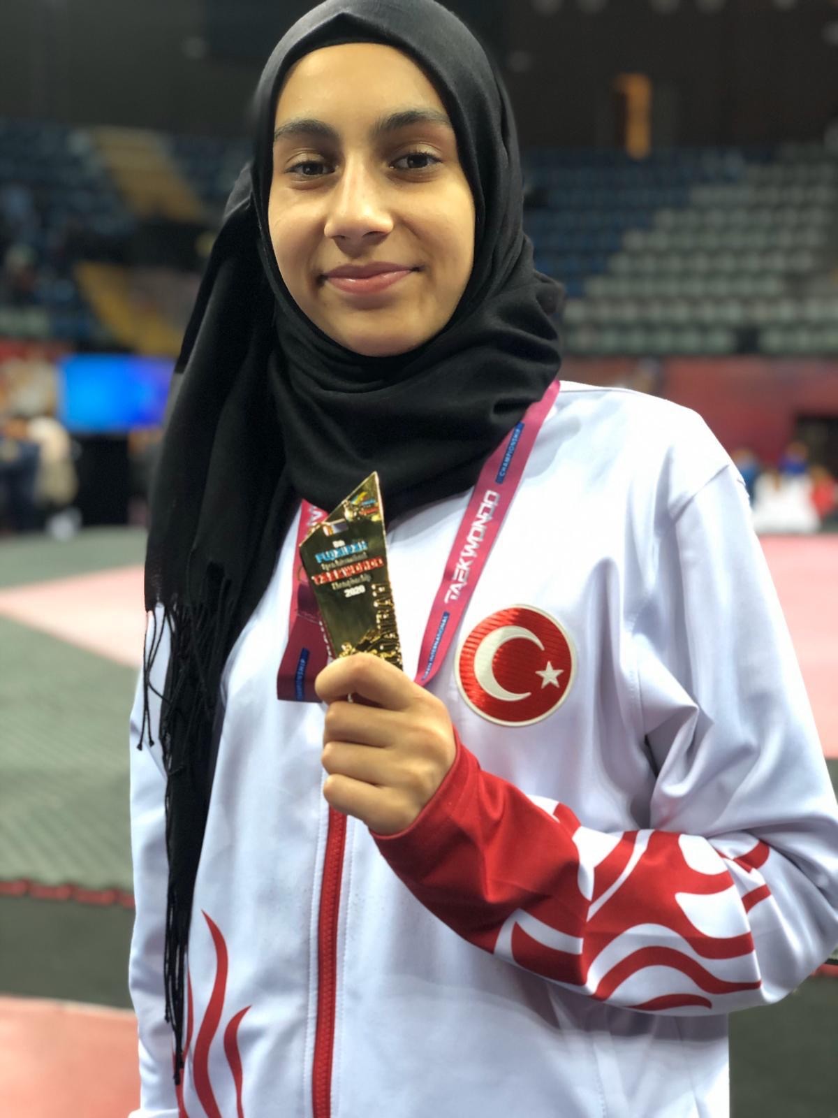 Şampiyon tekvandocu Meryem İyin’den “Evde Kal” çağrısı