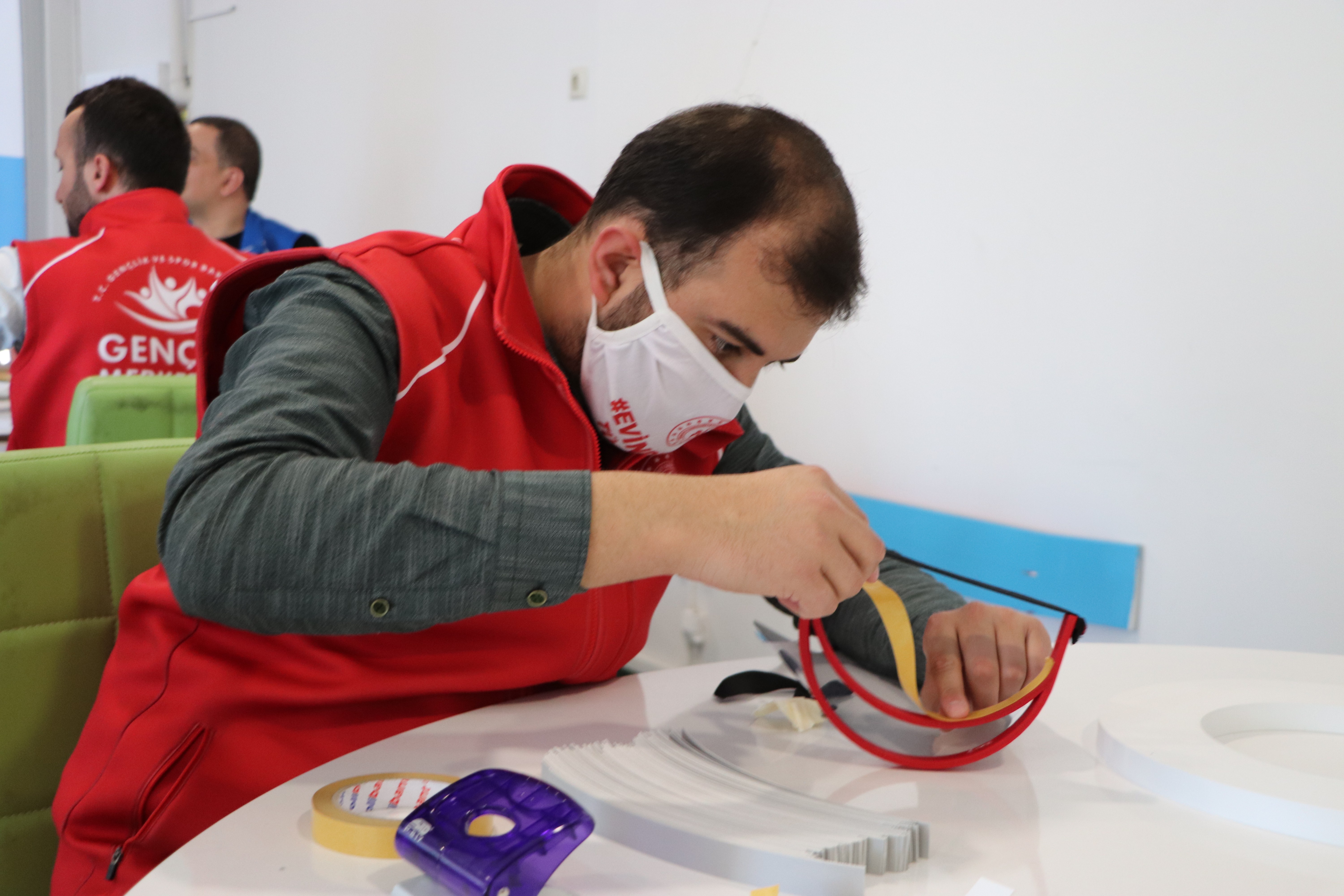 Vali Kaymak: “İlimizde yoğun bir şekilde maske üretilmesi lazım”