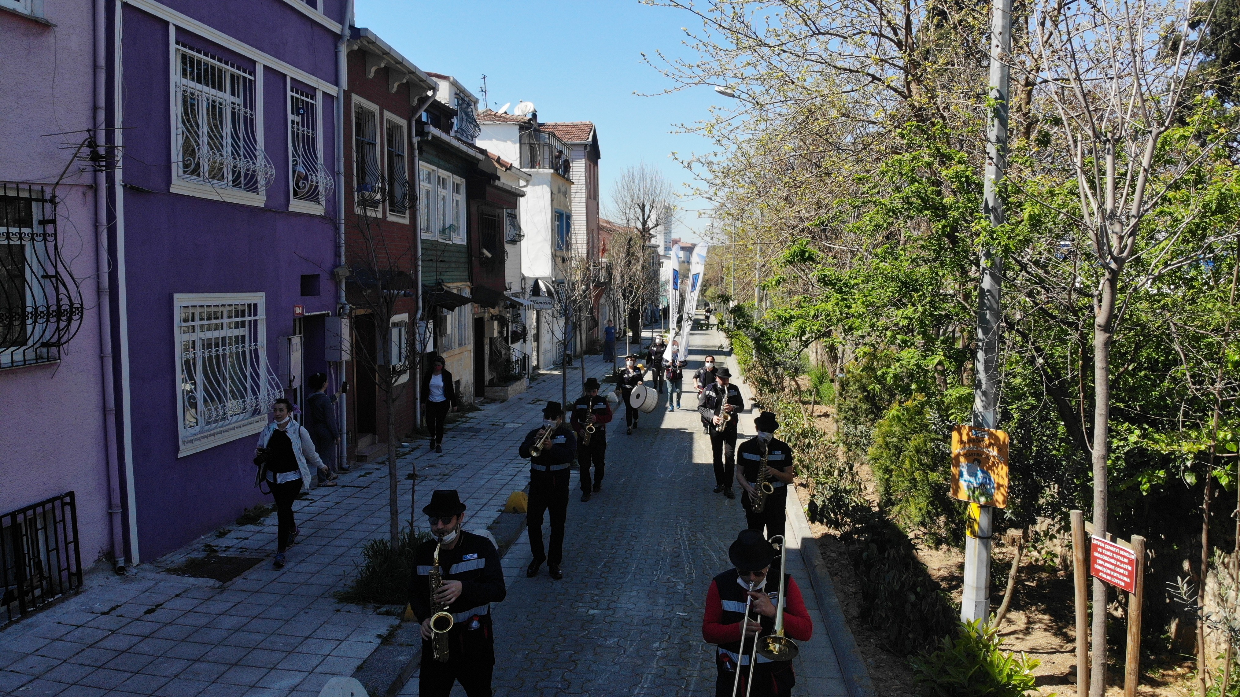 Kadıköy sokaklarında bandolu moral konseri