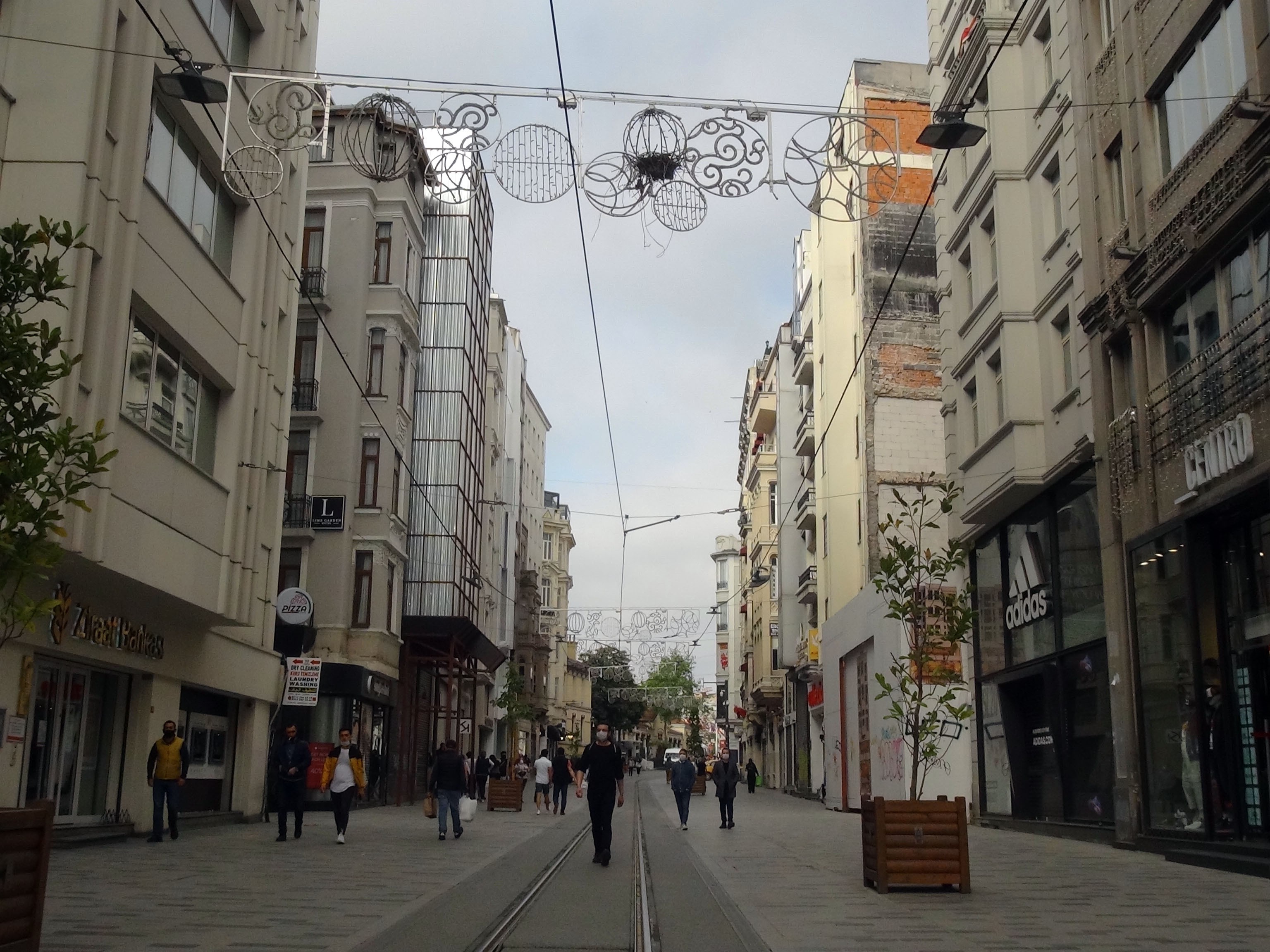 Taksim İstiklal Caddesi’nin göbeğindeki ilginç kuş yuvası