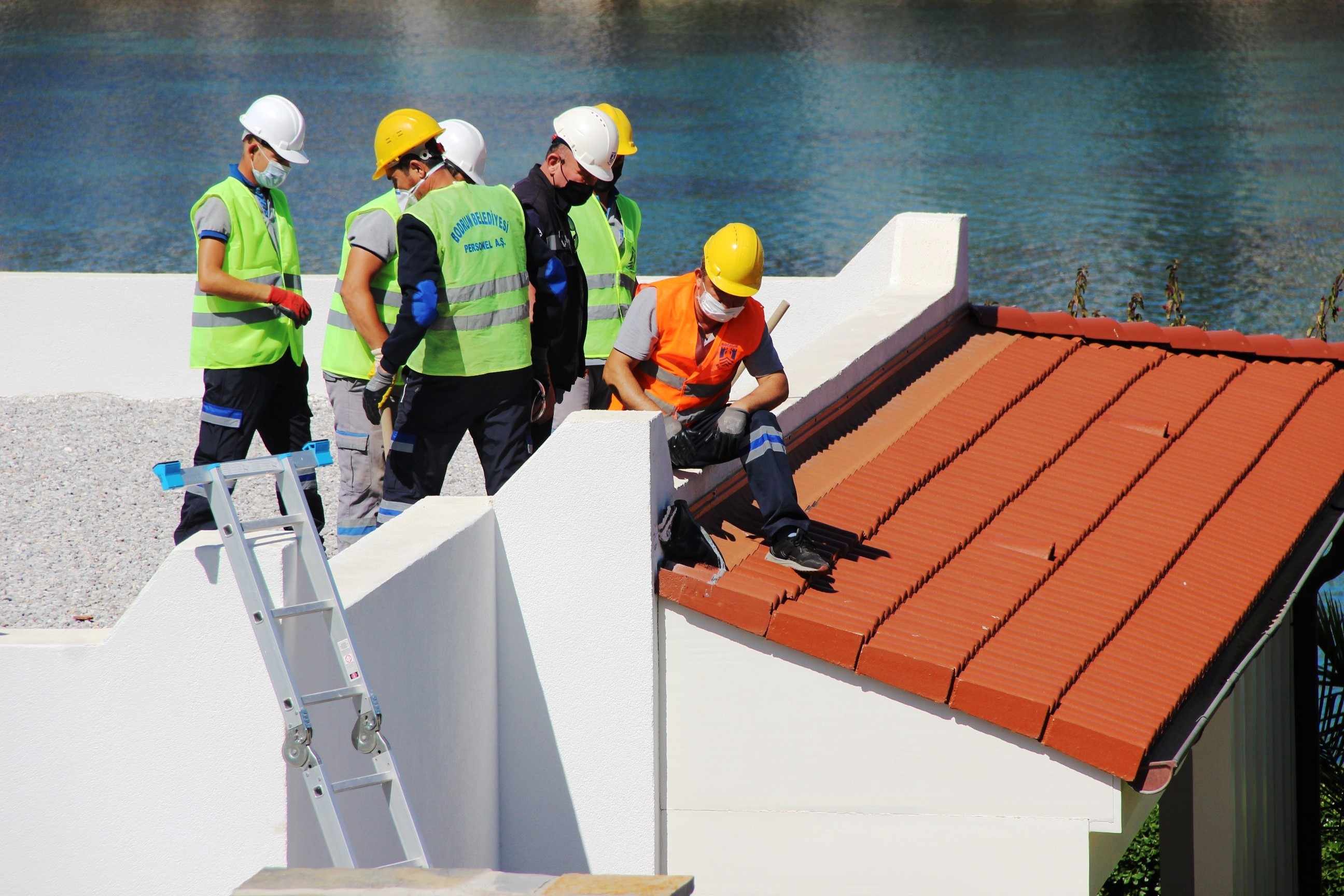 Yılmaz Özdil’in villasında yıkım çalışmalarına başladı