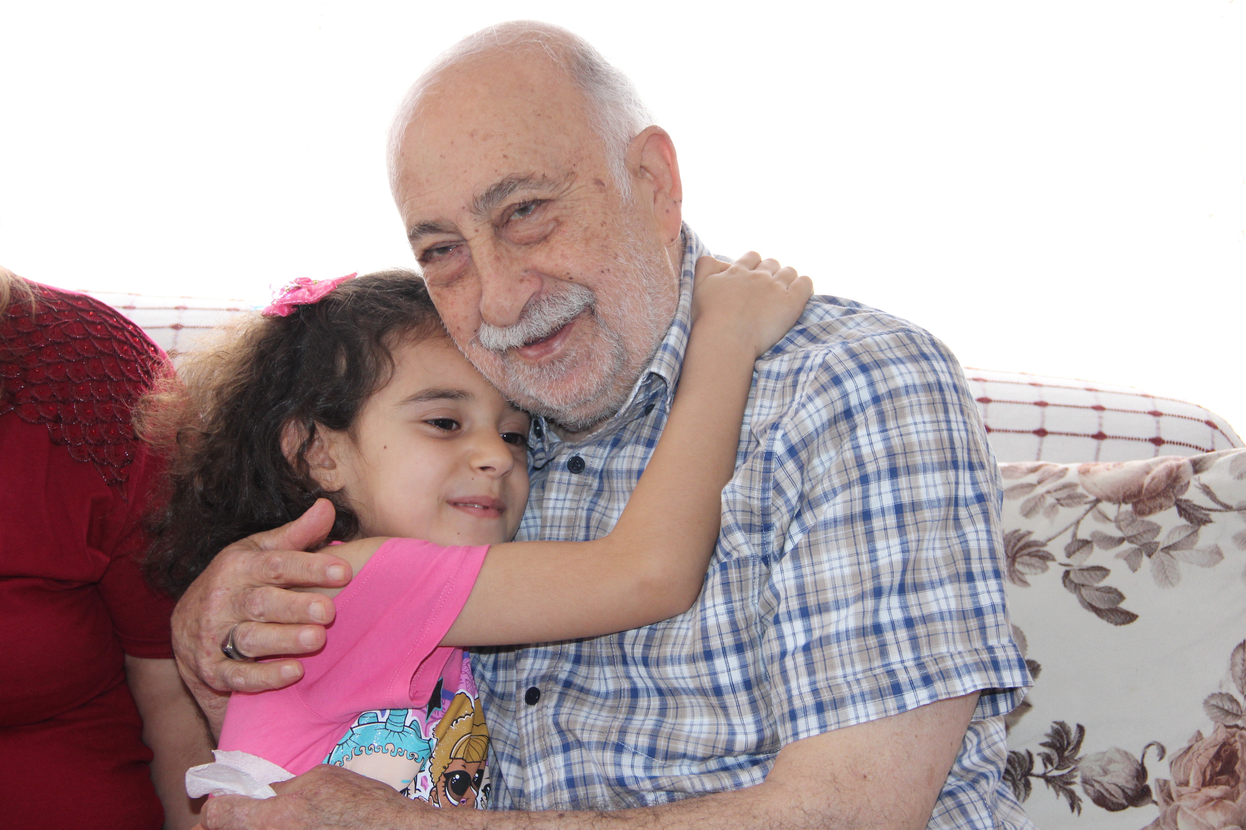 Burhan amca, bayram sevincini torunlarıyla yaşadı