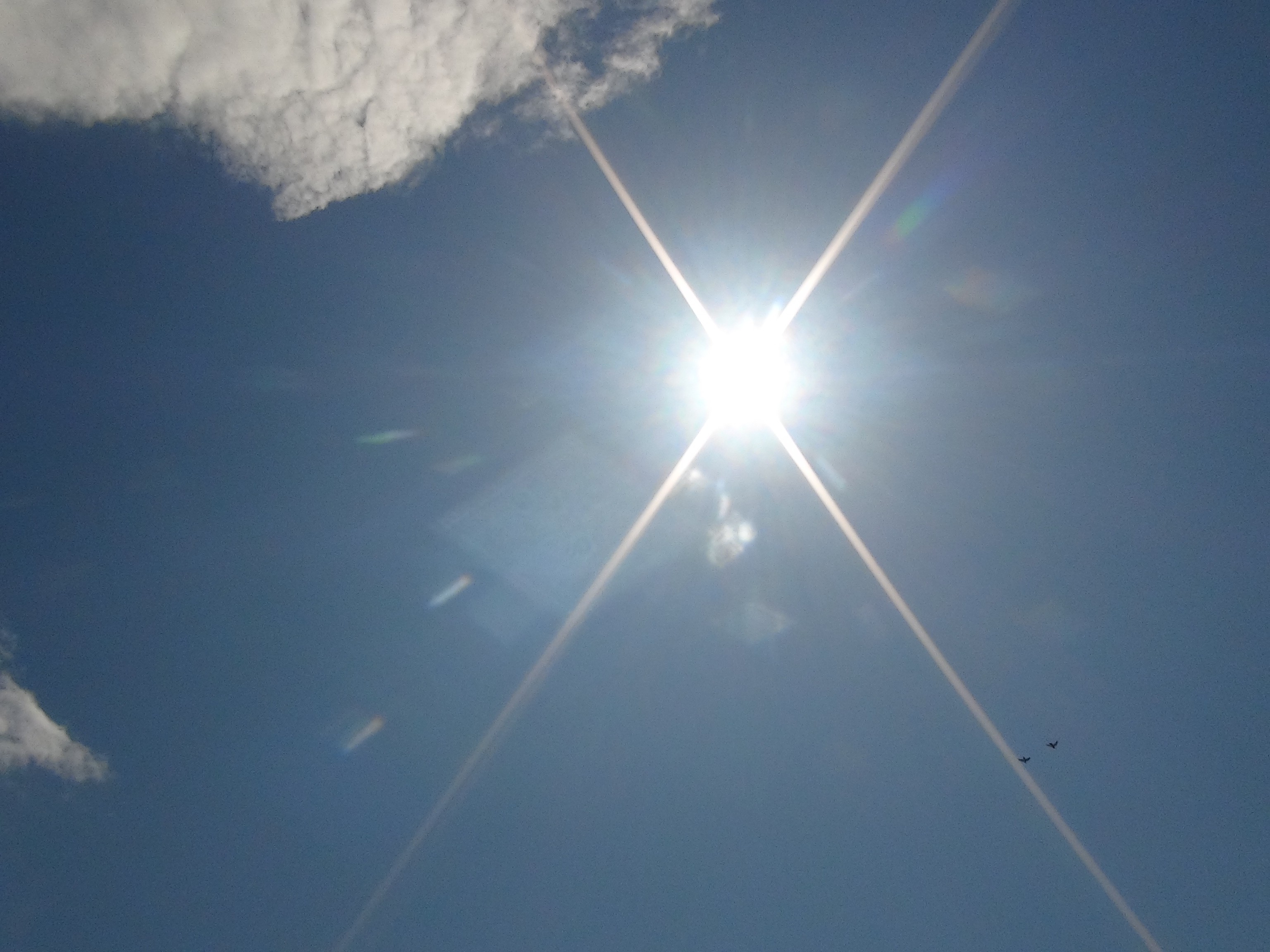 Taksim’de önce yağmur yağdı sonra güneş açtı