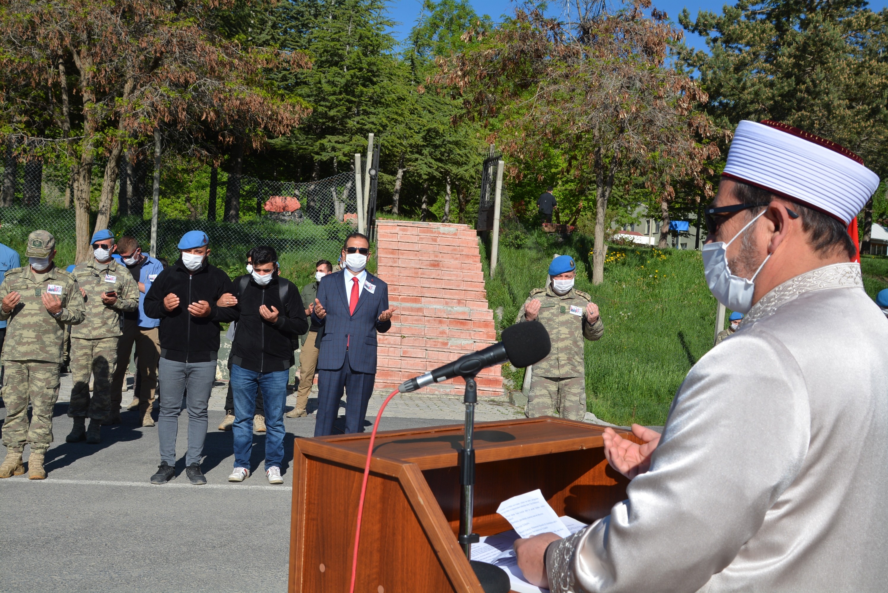 Hakkari’de şehit olan 2 asker için tören düzenlendi
