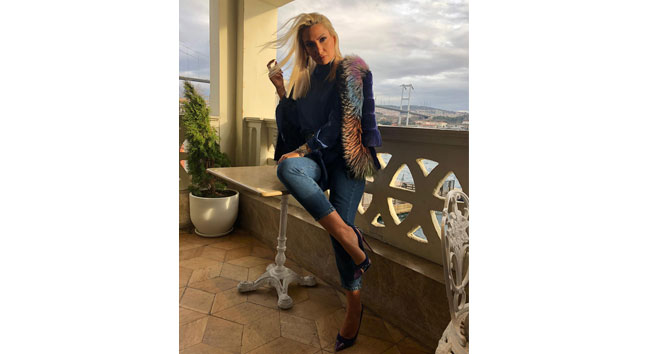 Tasarımcı Dilek Arslan Dilber, yeni kreasyonuna olan ilgiden memnun