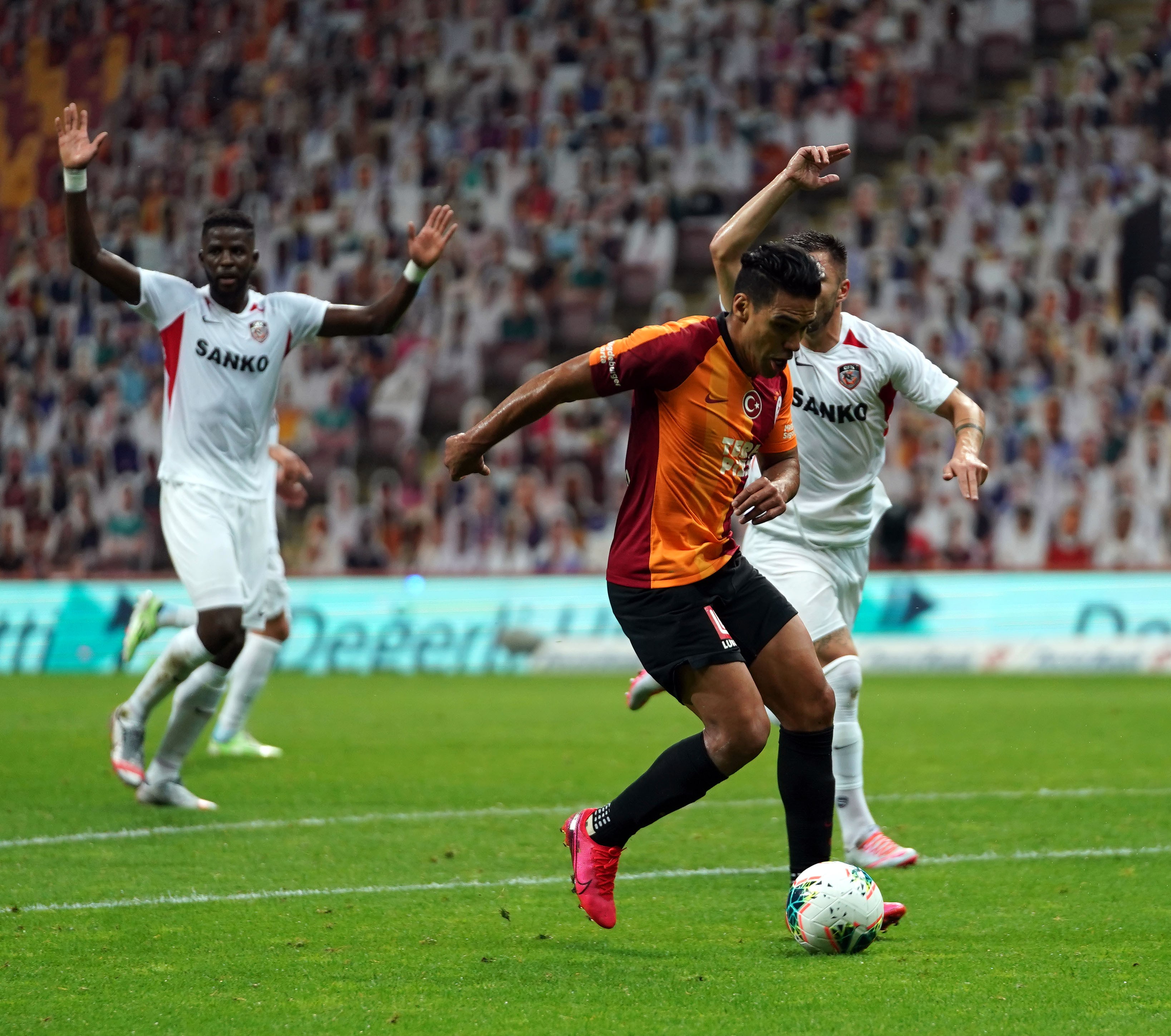 Beşiktaş-Galatasaray: 3-1 maç özeti ve golleri zile