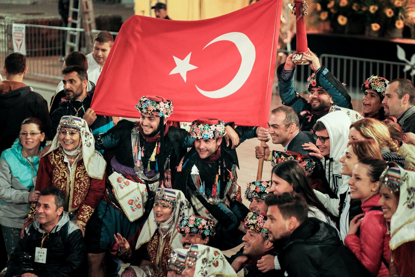 Dünya dans yarışmasında Türk Halkoyunları ekibinden büyük başarı